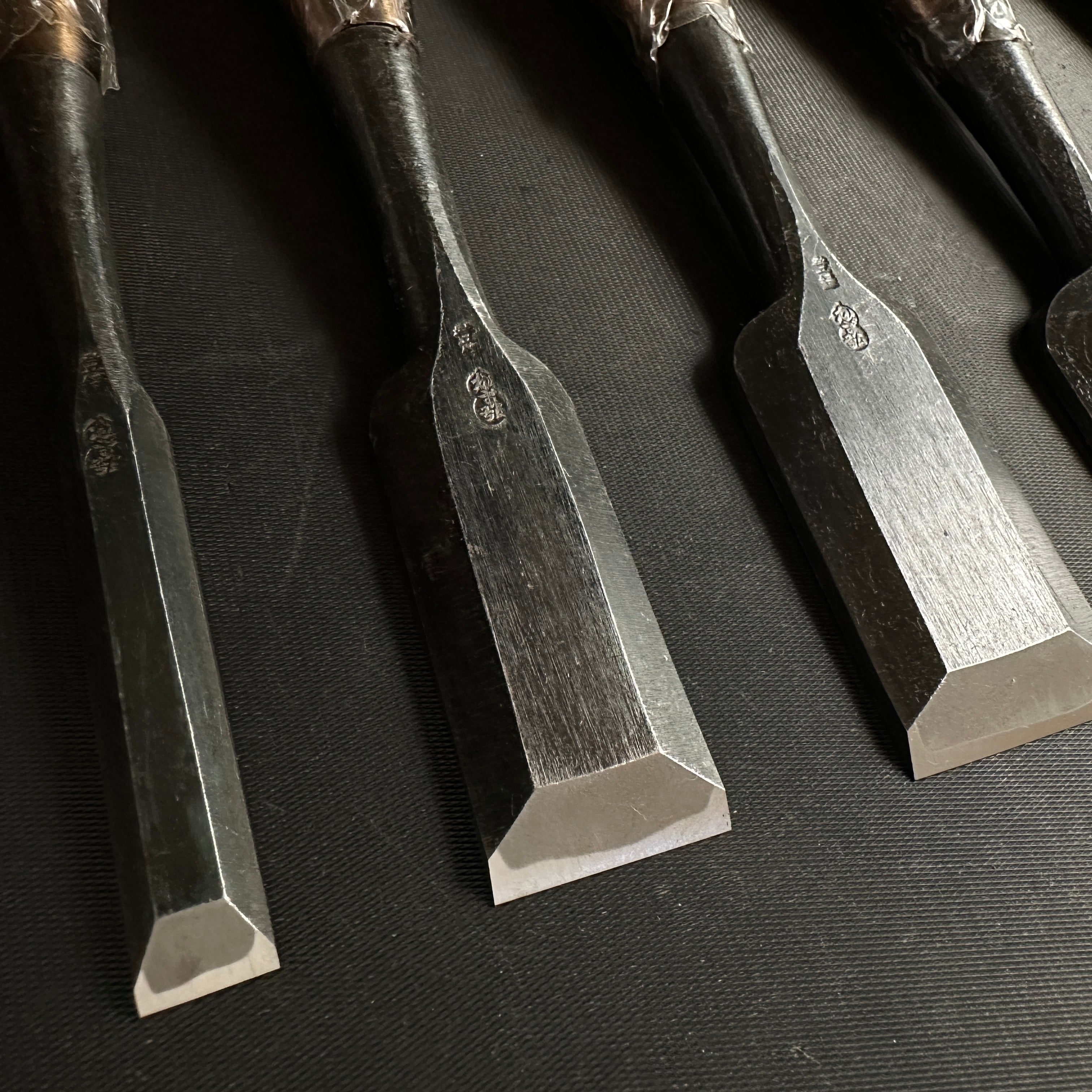Kazuhirro Old stock Bench chisels set by Endou Kazuo 遠藤一雄作 かず弘 追入5本組鑿 Oiirenomi