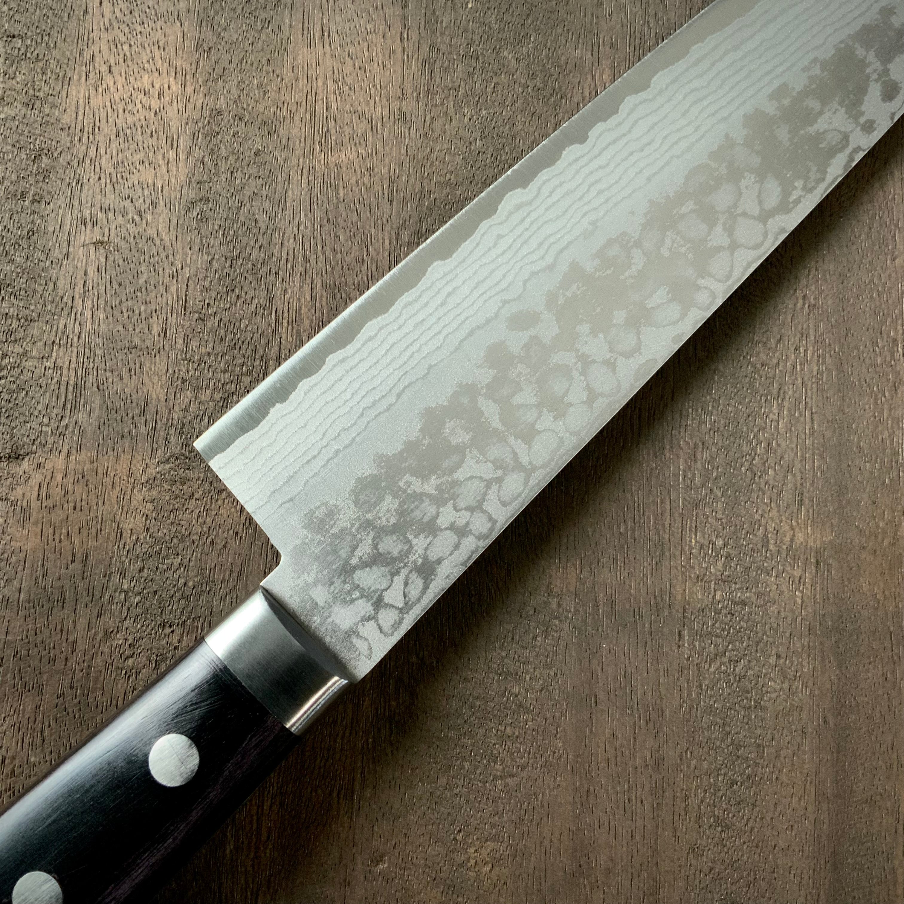 Haku-un Gyuto knife with a 17-layer stainless steel cladding 本鍛造白雲 V金10号口金付積層牛刀 180mm