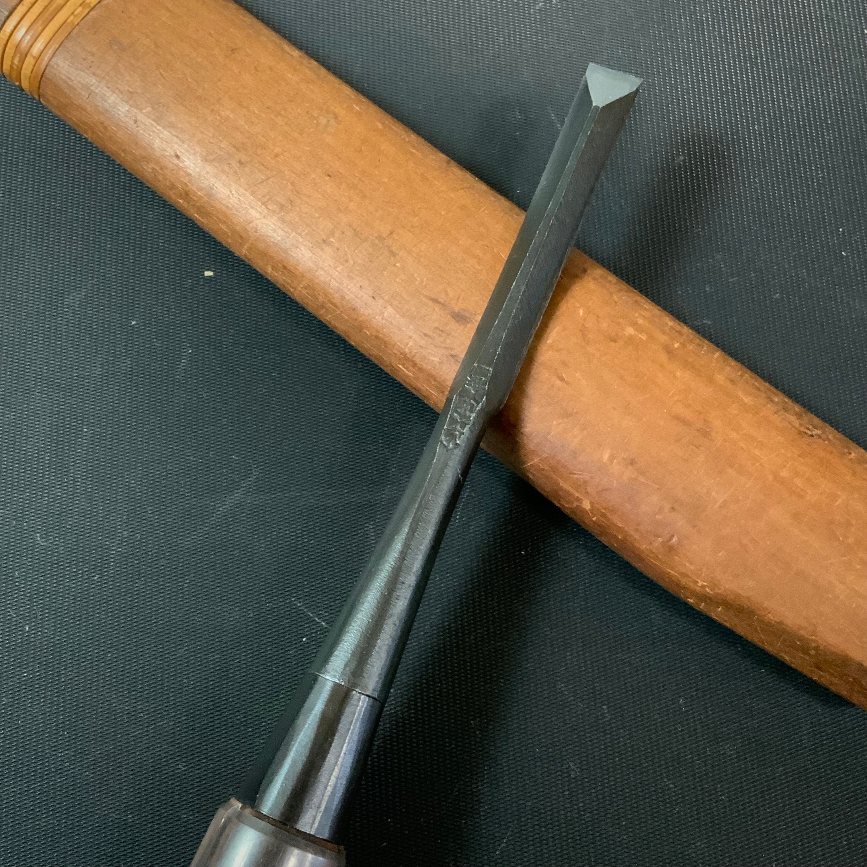 Tasai Bench chisels (Shinogi Oirenomi) with blue steel 田斎作 黒仕上 鎬追入鑿