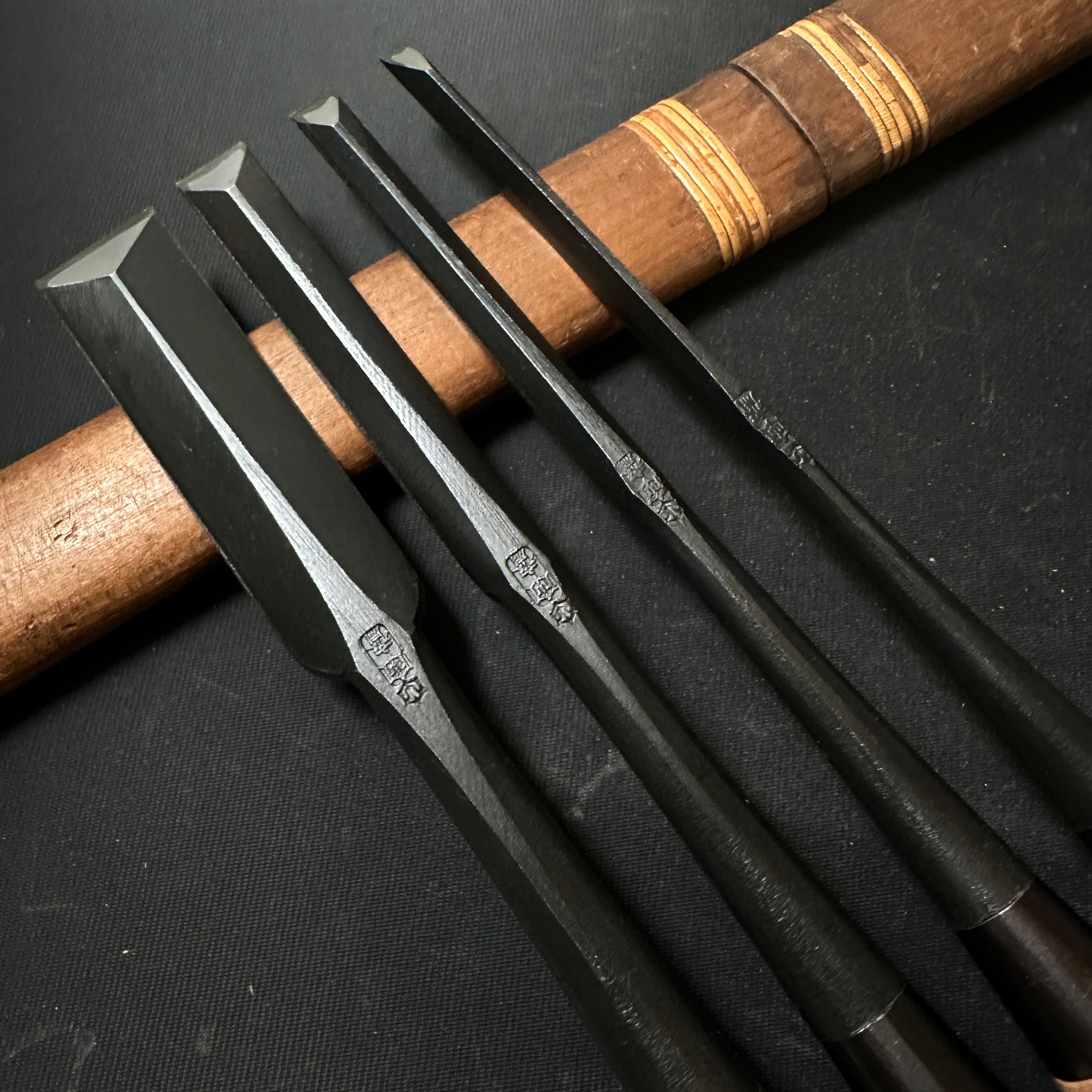 Old stock Tasai Dovetail Paring chisels (Usunomi) with blue steel 掘出し物 田斎作 鎬薄鑿