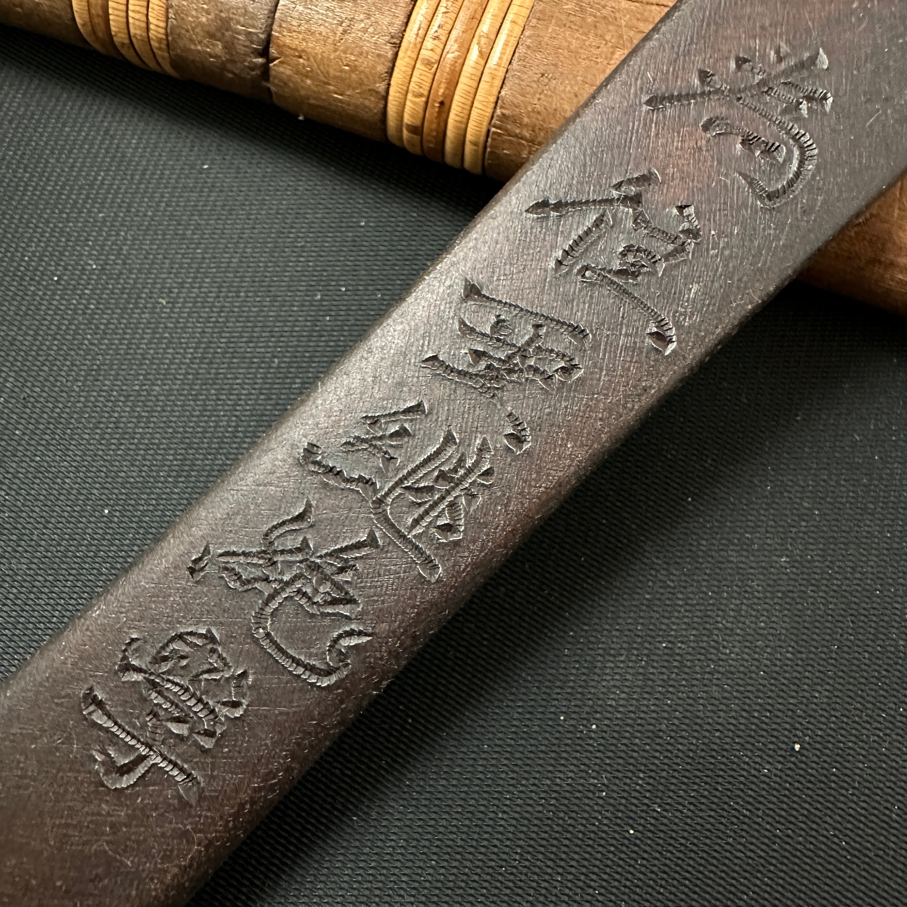 ”To promote the absolute learning of the Holy Spirit" Hirotsugu Left hand Kiridashi by Sozen Carving 為往聖継絶学 廣貢 素全作 切出し小刀 左 24mm