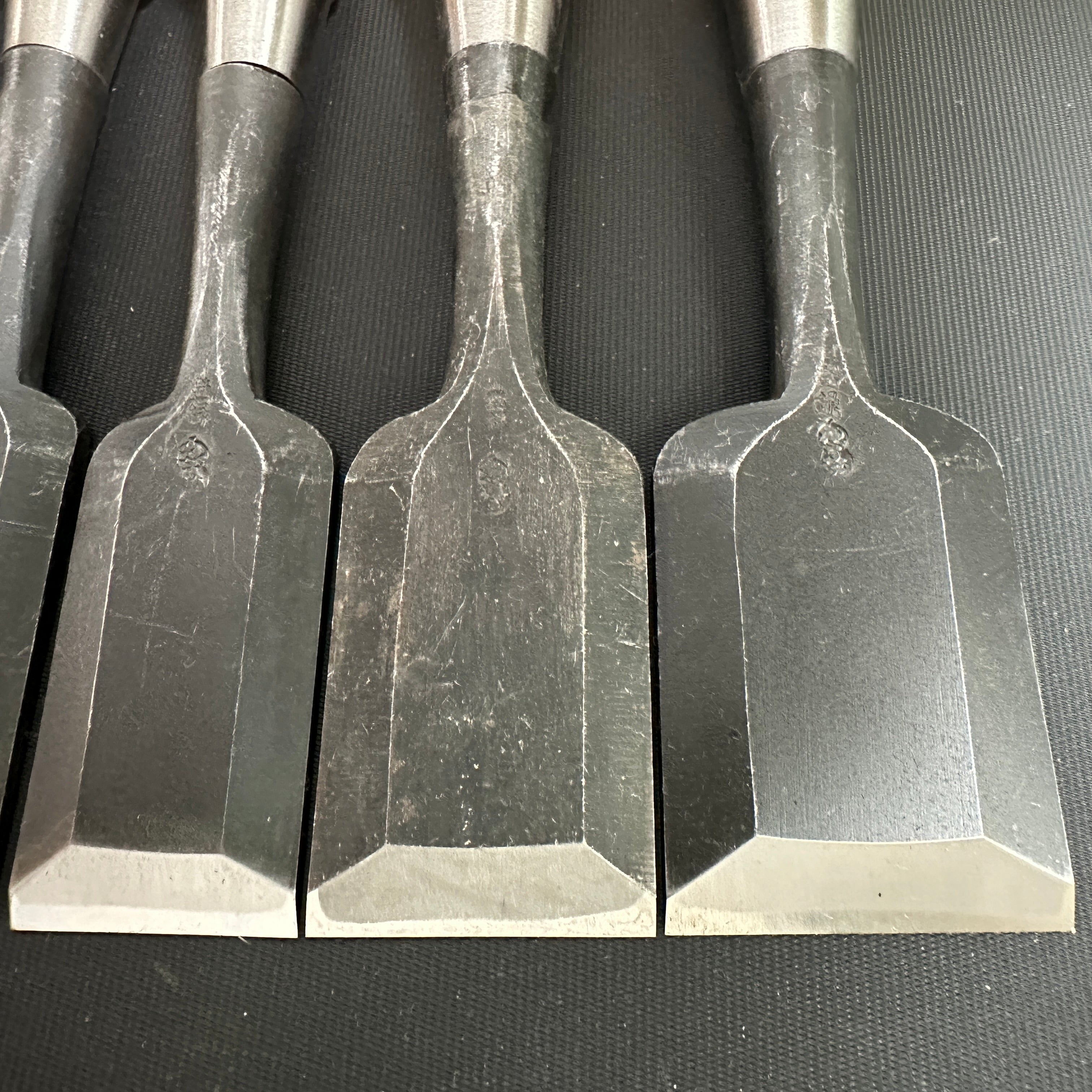 Kazuhiro Old stock Bench chisels set by Endou Kazuo 遠藤一雄作 かず弘 追入10本組鑿 Oiirenomi