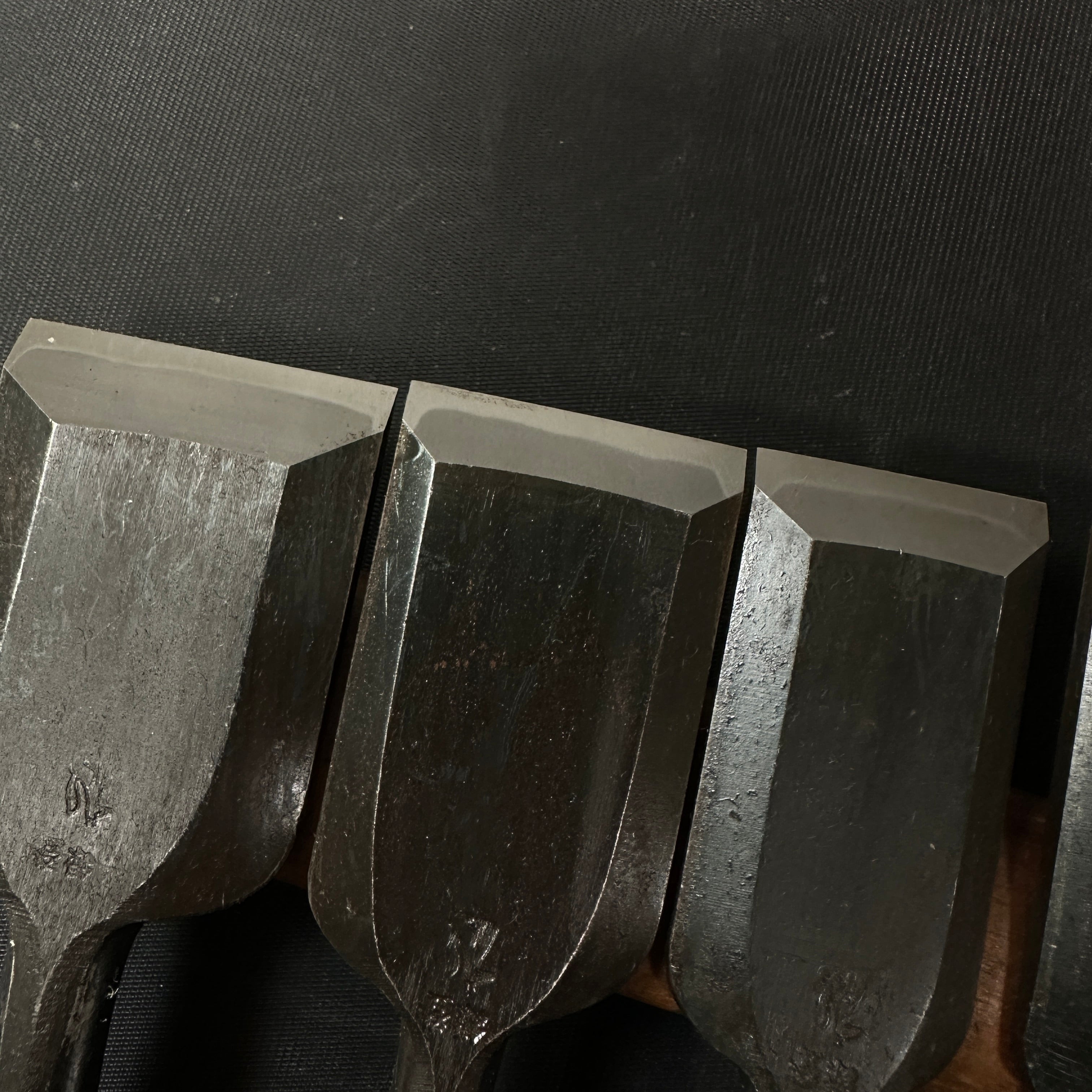 Kitsune Bench chisels set by Isono Nobuo 磯野信夫作 狐 追入組鑿 白樫柄 Oirenomi