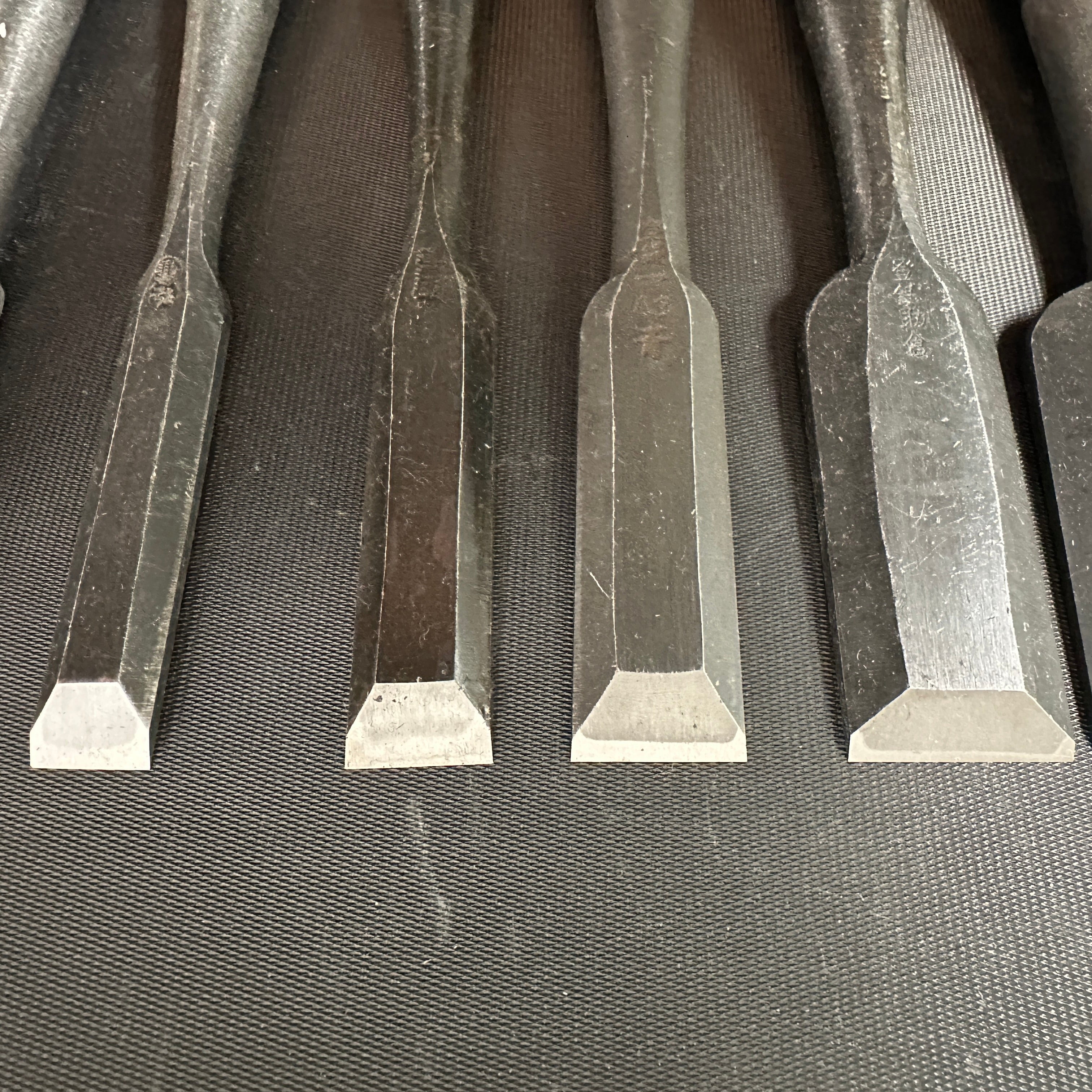 #M147 Mixed set for beginner Bench chisels set by unknown smith バラ鑿合わせ 初心者におすすめ 追入組鑿