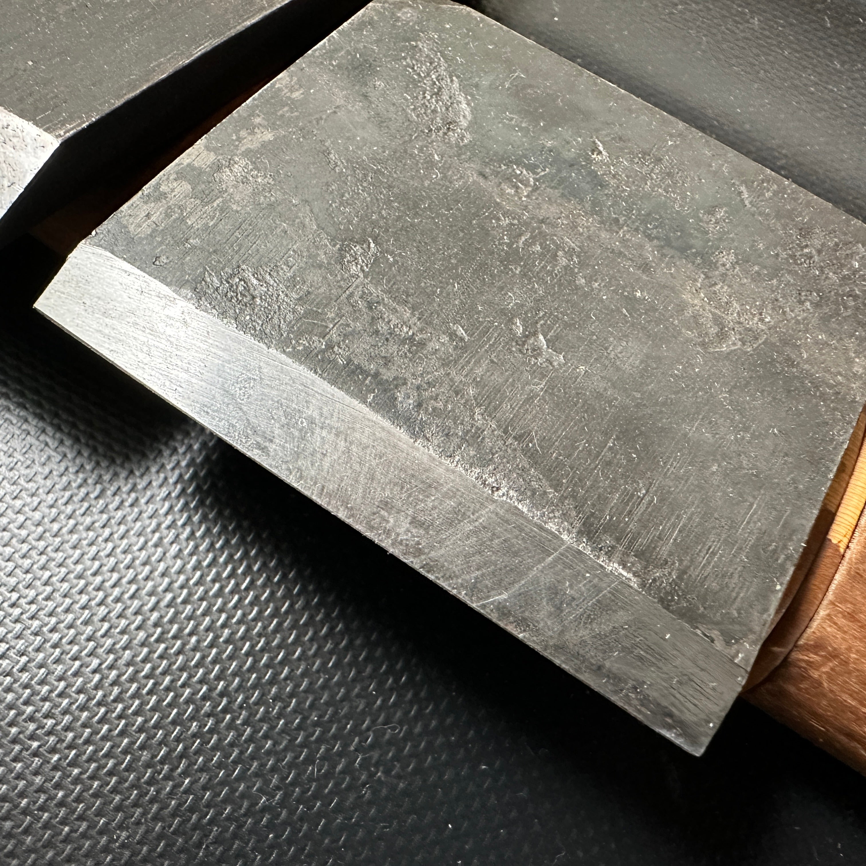 Old stock Chiyoduru Unju Smoothing Plane blade (Kanna) by Tanaka shougo 掘出し物 千代鶴運寿 田中昭吾作 仕上げ鉋刃 70mm