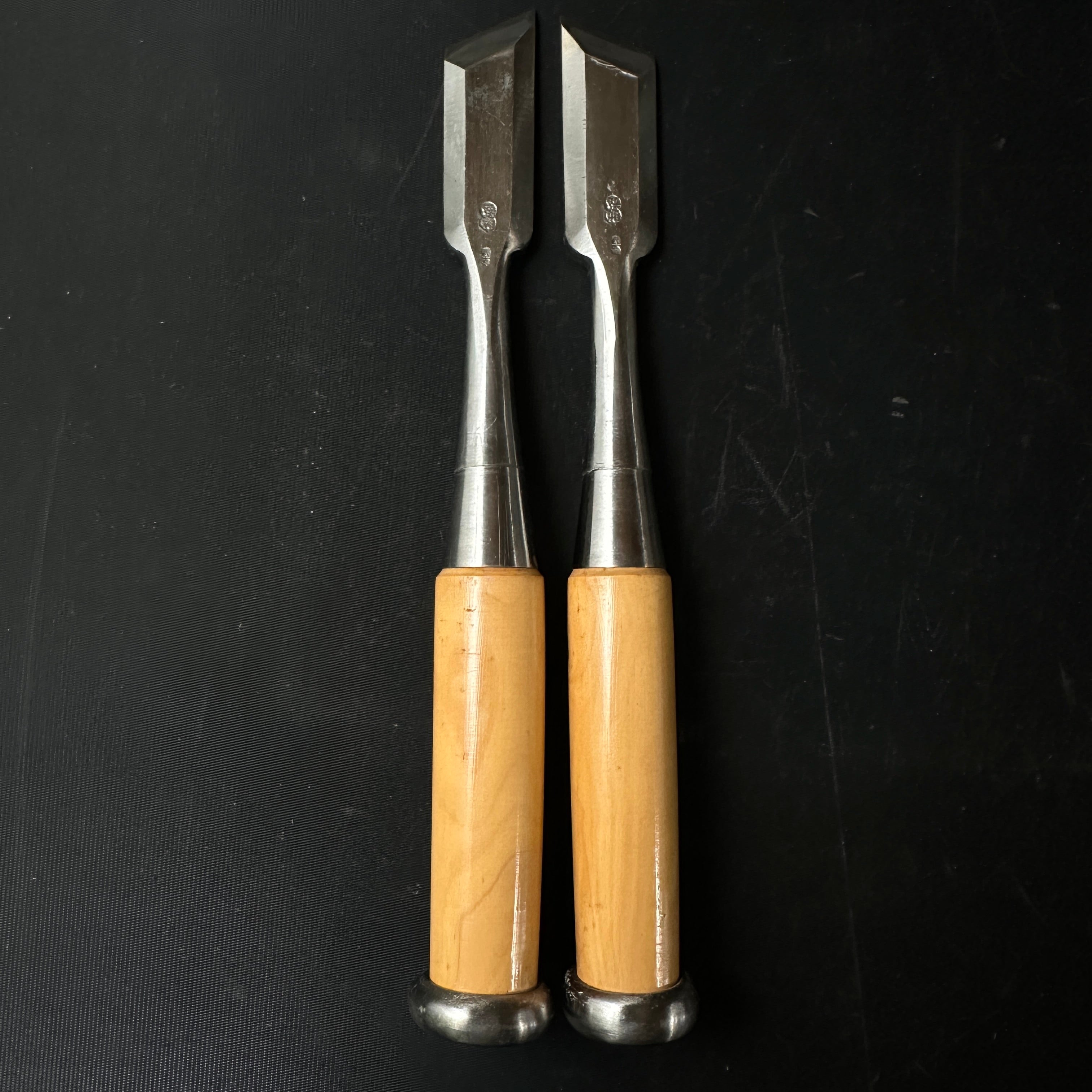 Old stock Sukehiro Bench Oblique chisels Set gumi Handle _____ 助弘 イスカ追入鑿 2本セット 21mm グミ柄