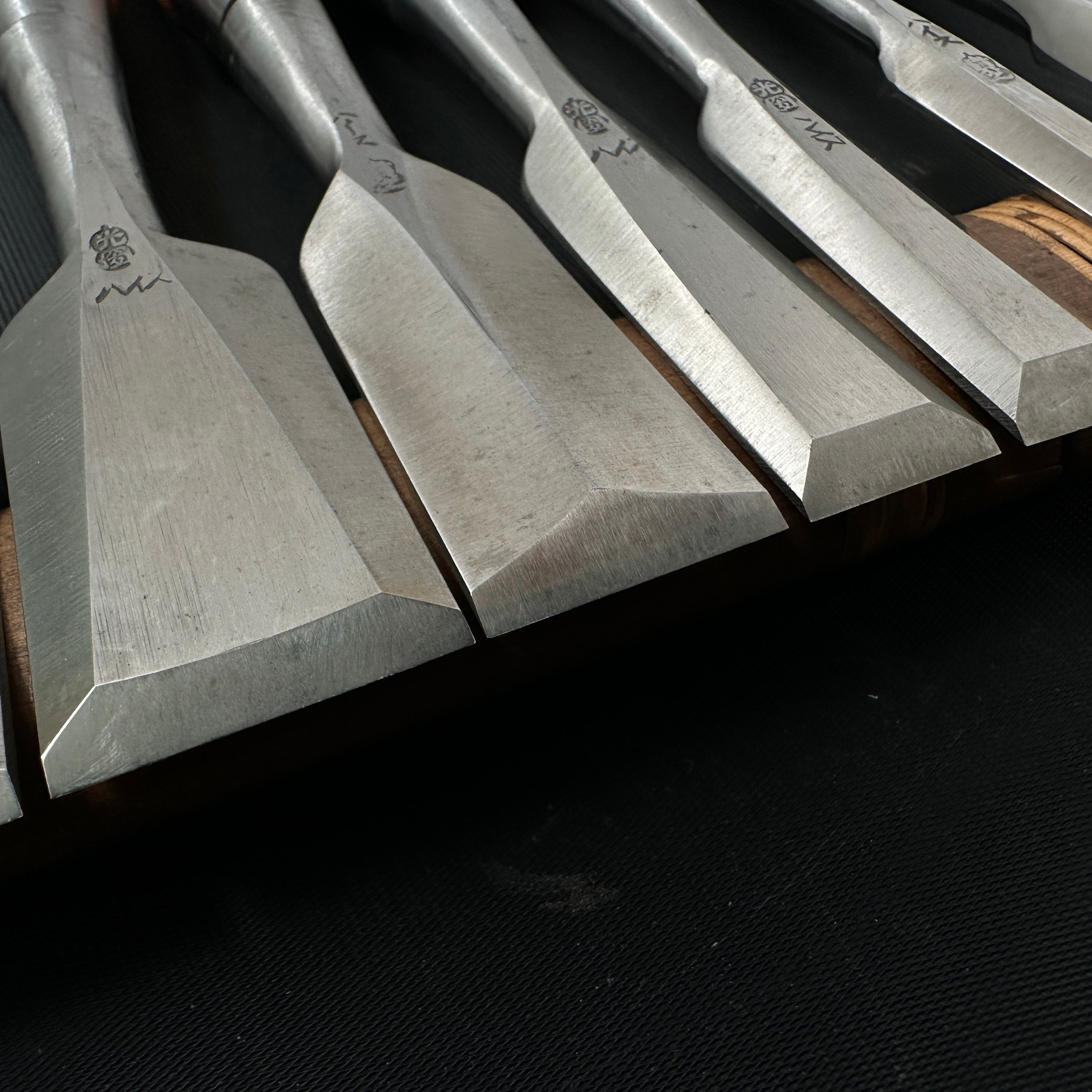 Old stock #4 Sukemaru 4th Wholesaler stamp High-Speed Steel Bench chisels set 掘出し物 四代助丸 問屋銘 ハイス鋼追入組鑿 Oirenomi