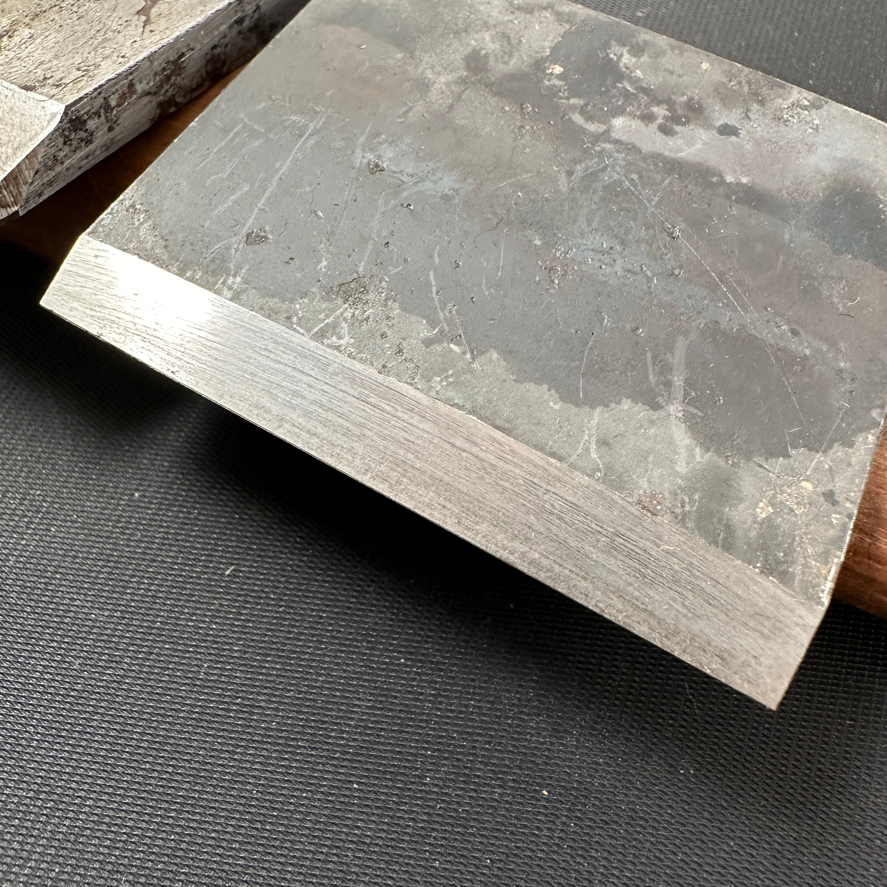 Old stock Teruhide Black Yabane Smoothing Plane Blades (Kanna) by Ishido Master 蔵出し 石堂秀雄作 輝秀 黒矢羽根 仕上げ鉋刃 70mm