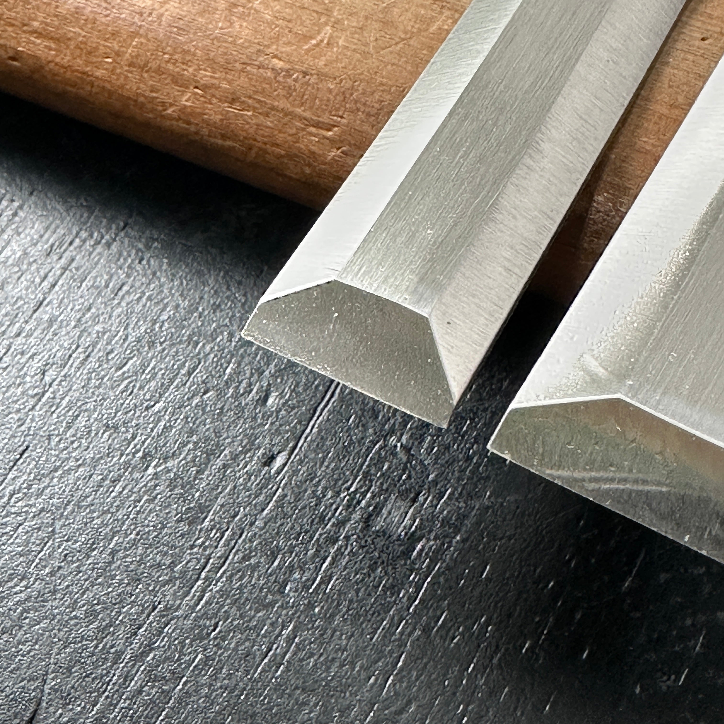 Sukemaru High-Speed Steel Bench chisels Triple Ura(Oirenomi) 助丸ハイス 三ツ裏追入鑿 Oirenomi