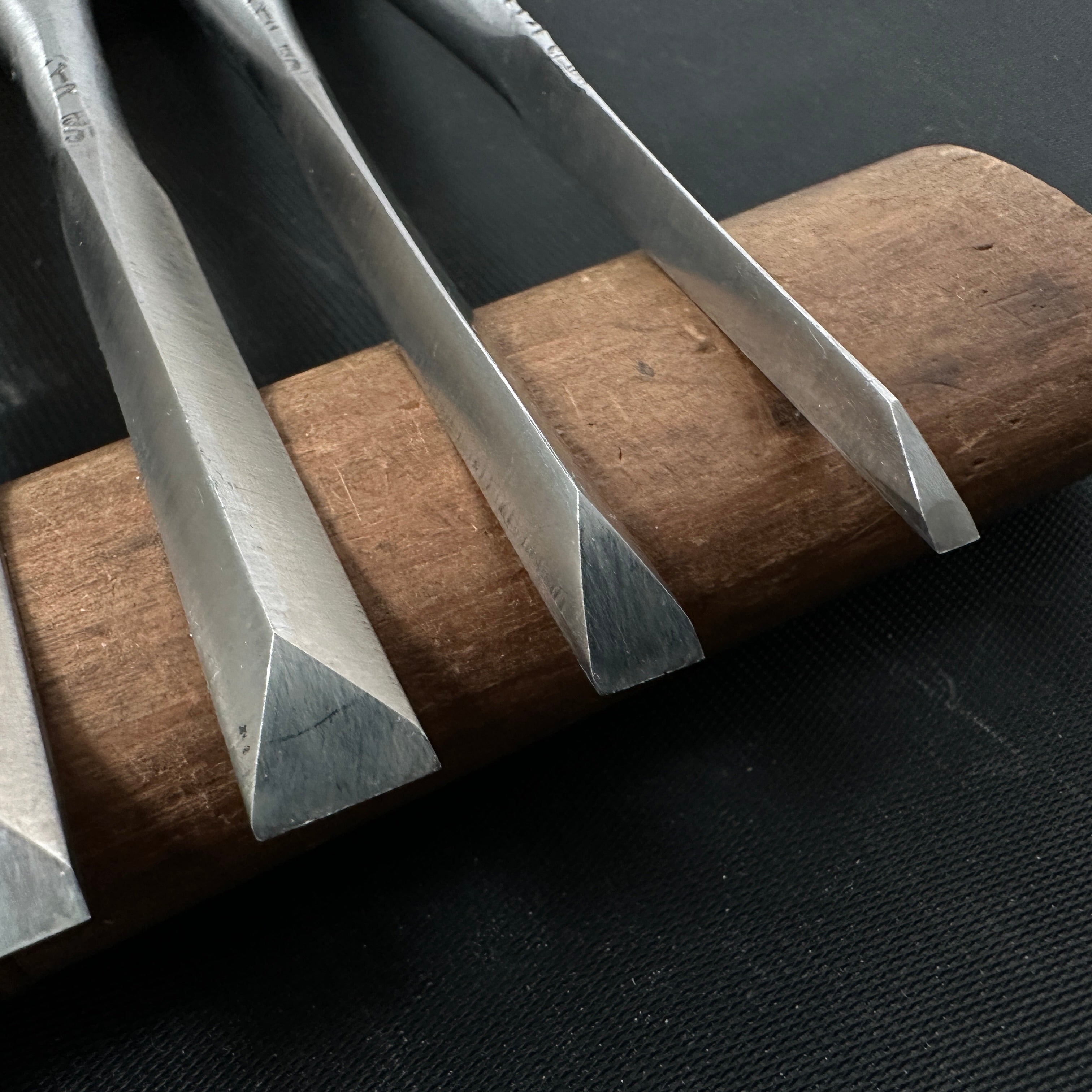 Old stock #4 Sukemaru 4th Wholesaler stamp High-Speed Steel Bench chisels set 掘出し物 四代助丸 問屋銘 ハイス鋼追入組鑿 Oirenomi