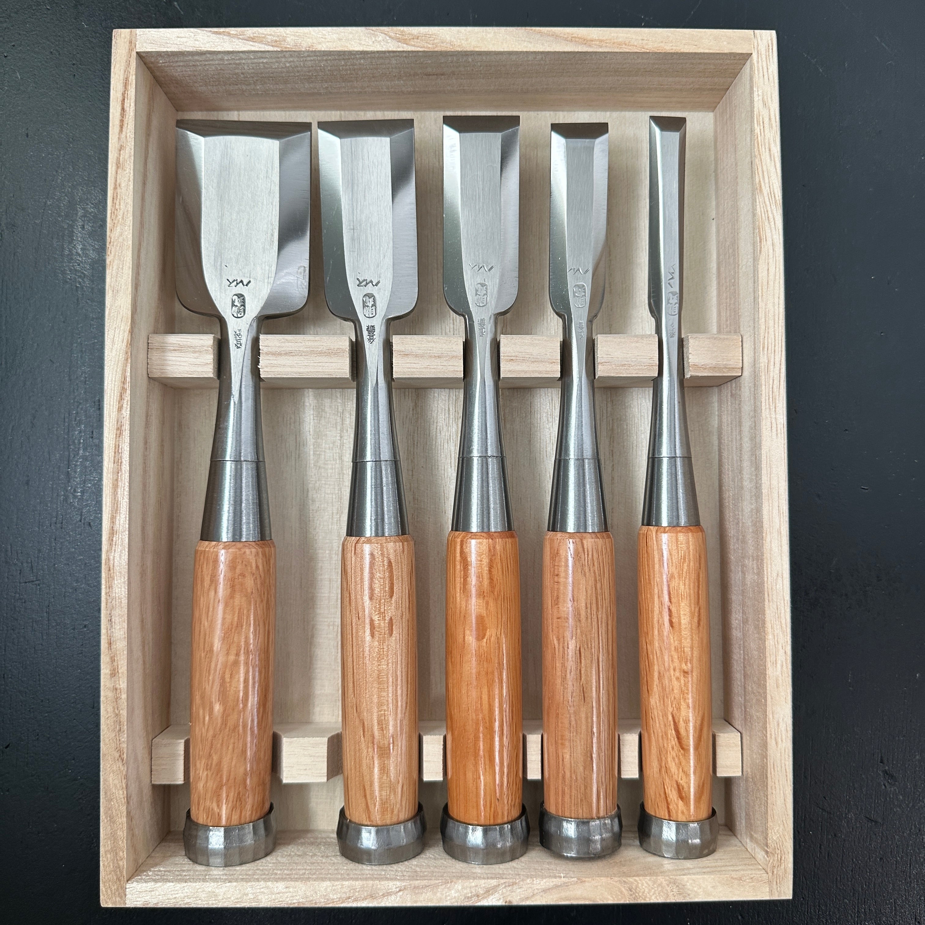助丸ハイス 追入組鑿 Oirenomi 5本組 桐箱付  Sukemaru High-Speed Steel Bench chisels  5pc set