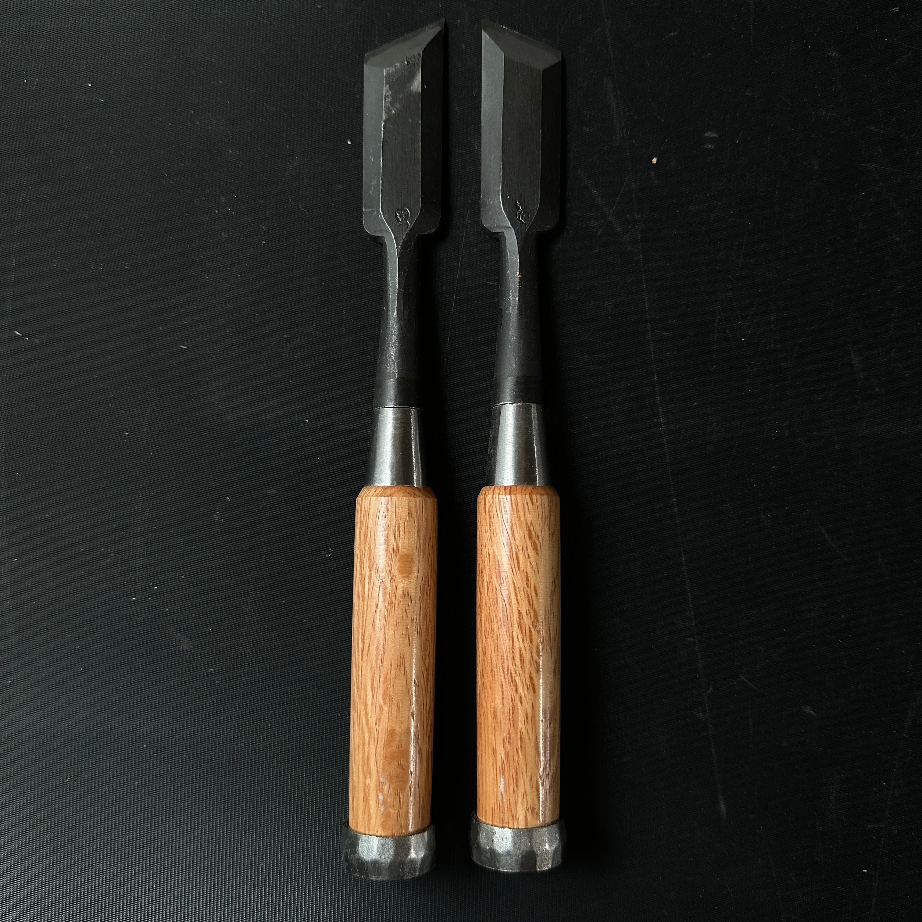 Old stock Kazuhiro Bench Oblique chisels Set _____ かず弘 イスカ追入鑿 2本セット 21mm