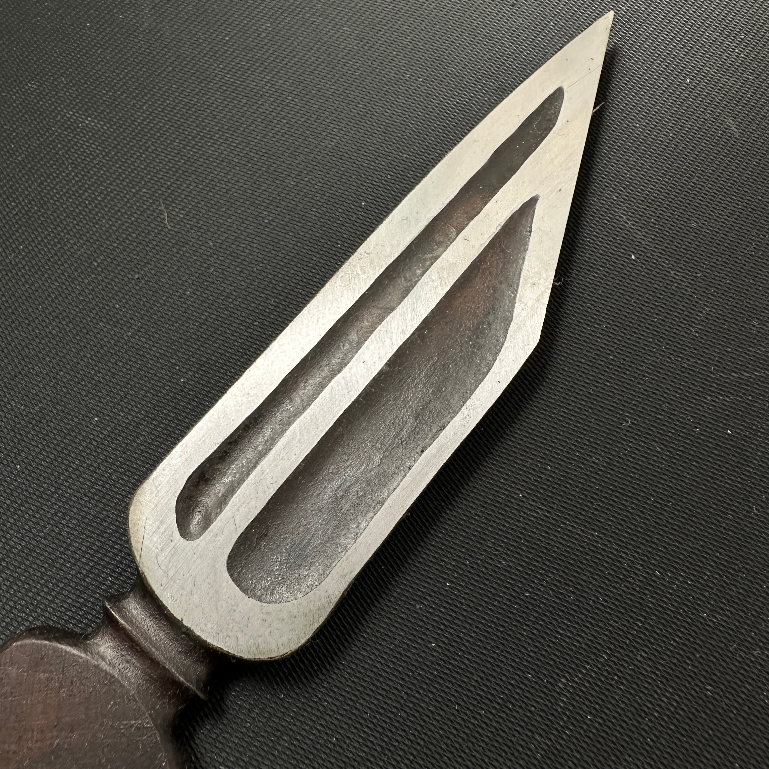 ”To promote the absolute learning of the Holy Spirit" Hirotsugu Left hand Kiridashi by Sozen Carving 為往聖継絶学 廣貢 素全作 切出し小刀 左 24mm