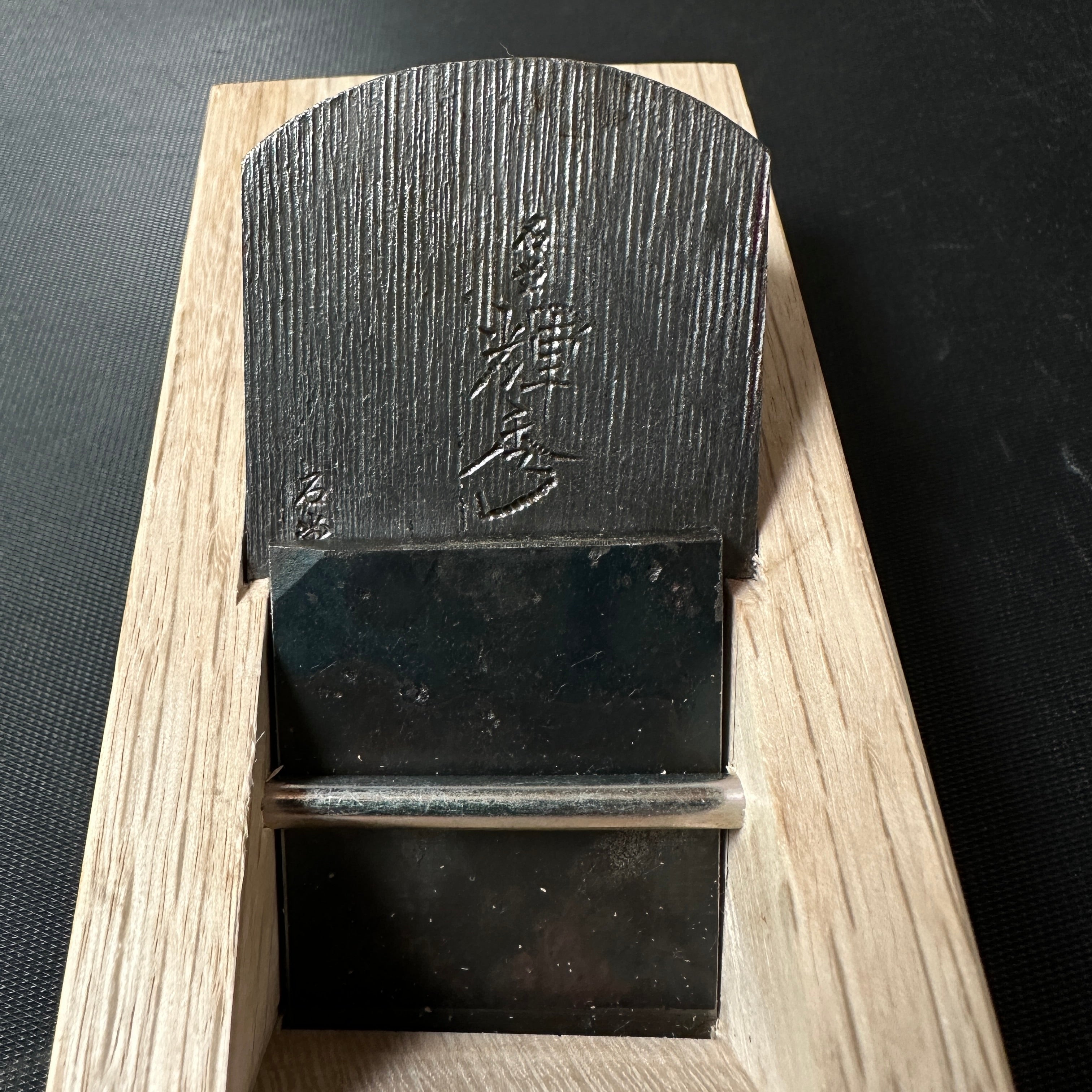 Old stock eleventh generation Teruhide Smoothing Plane (Kanna) 掘出し物 輝秀 十一代目 石堂秀雄作 平鉋 40mm
