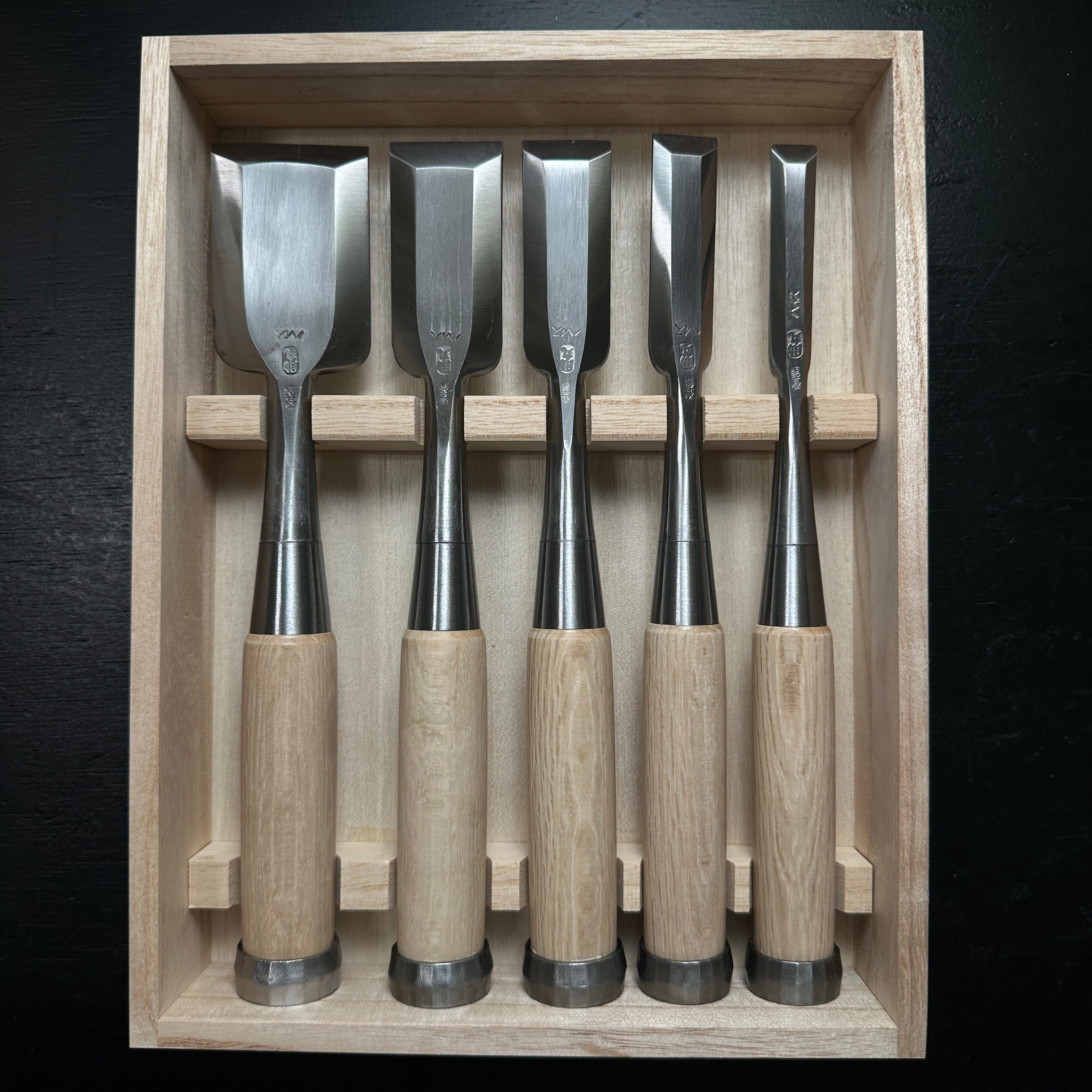助丸ハイス 追入組鑿 Oirenomi 5本組 桐箱付 Sukemaru High-Speed Steel Bench chisels 5pc set