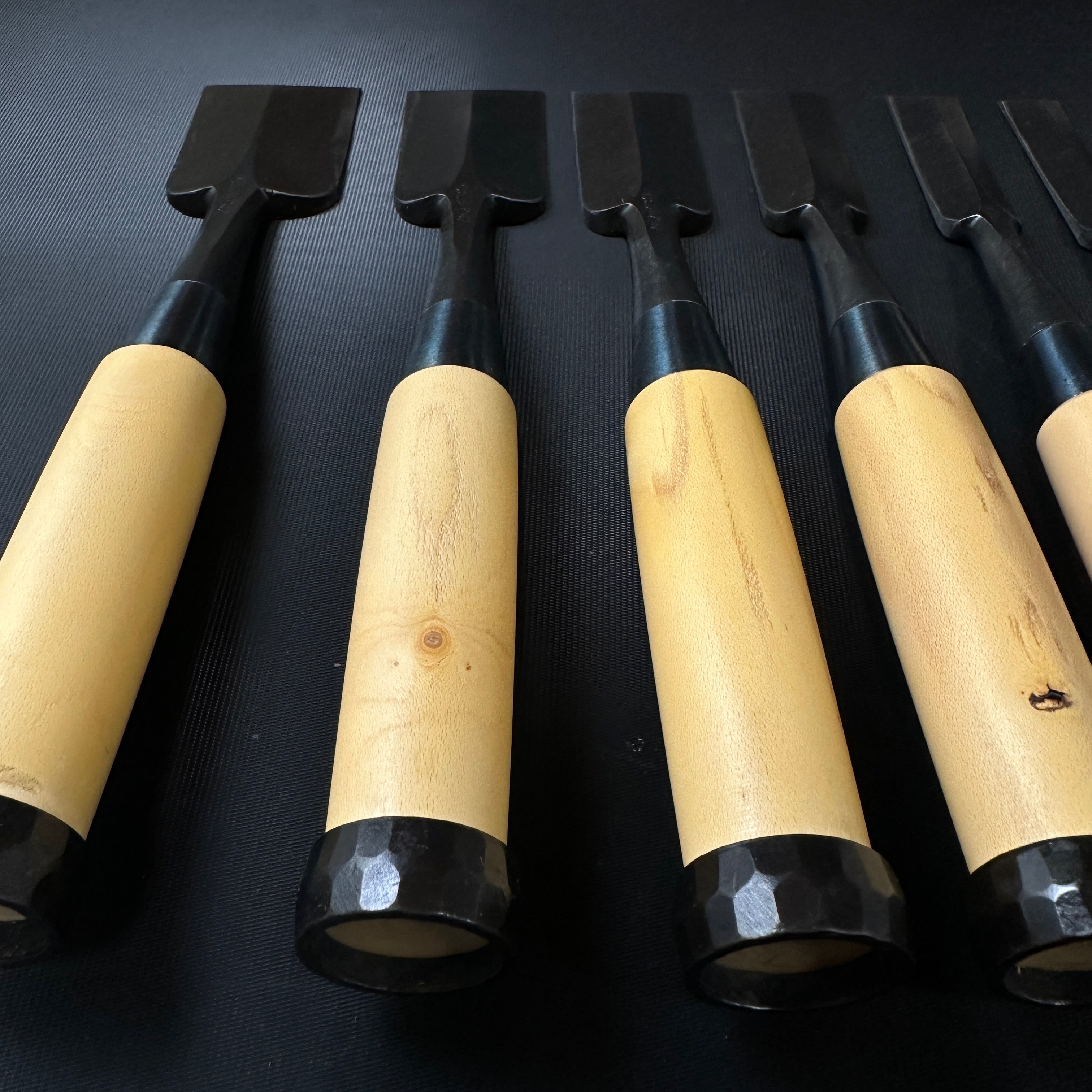 Fujihiro Dovetail chisels set by Chuutarou Imai Gumi Handle 今井忠太郎作 二治弘 鎬追入組鑿 グミ柄 桐箱付 Shinoginomi