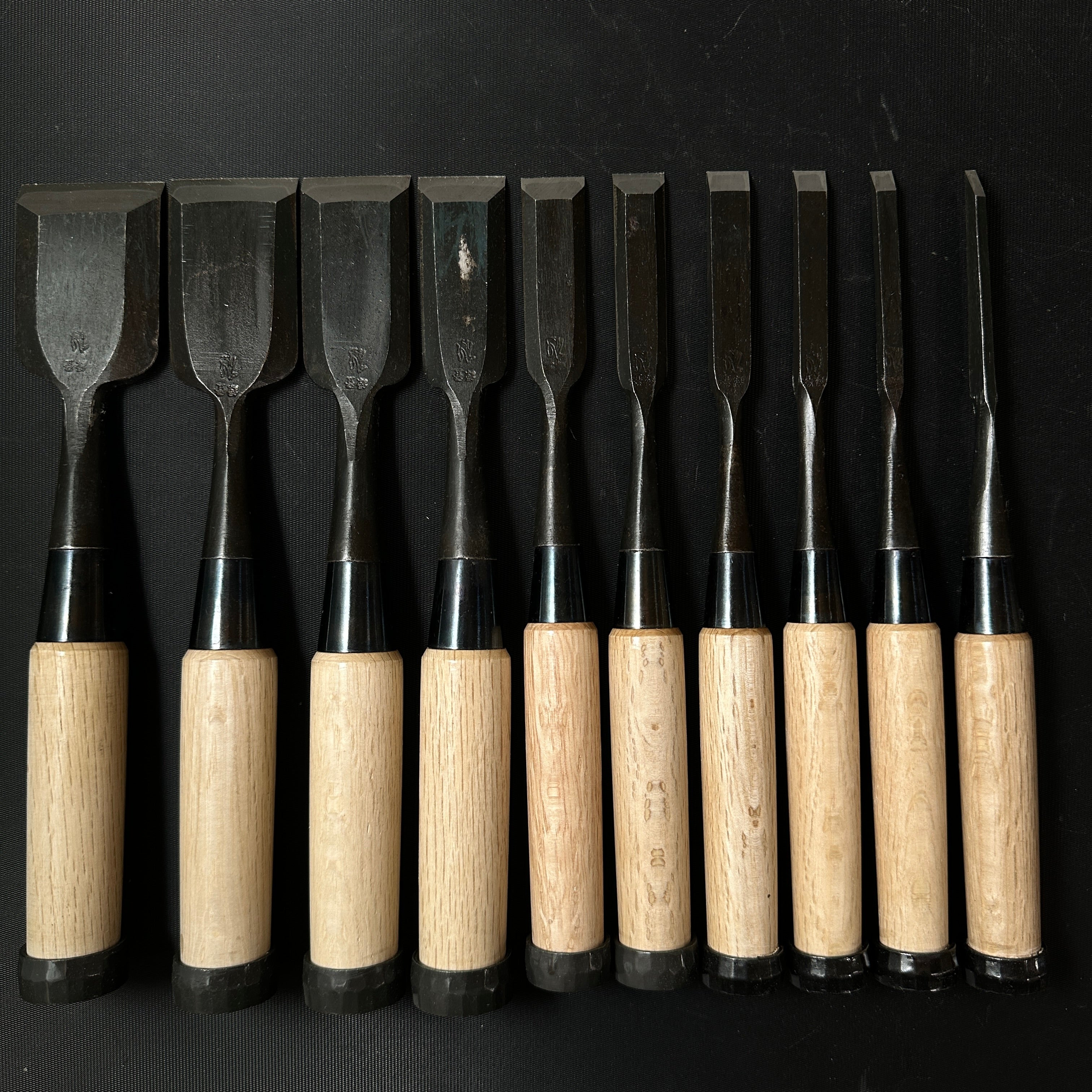 Kitsune Bench chisels set by Isono Nobuo 磯野信夫作 狐 追入組鑿 白樫柄 Oirenomi