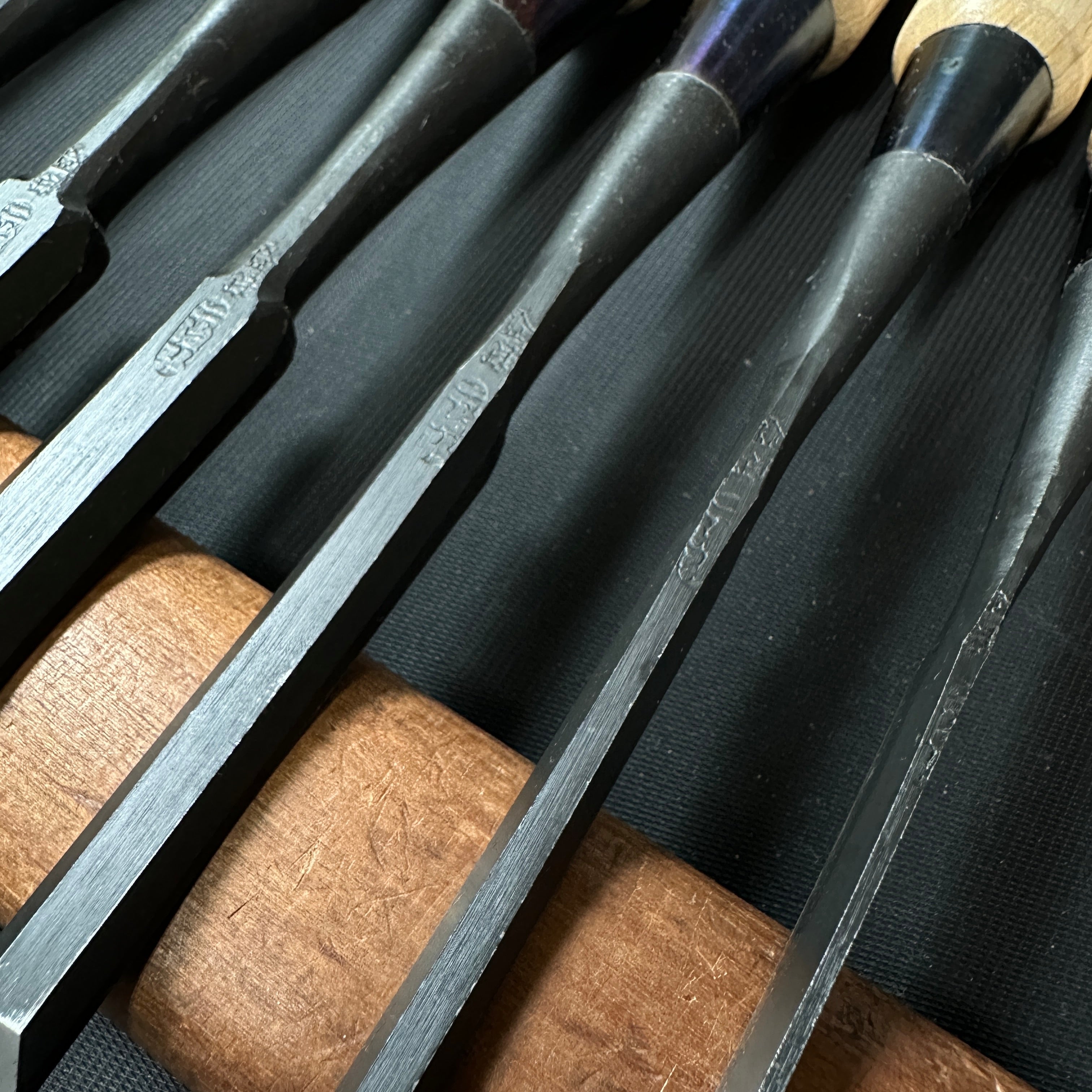 Nijihiro Bench chisels set by Chuutarou Imai white oak handle (Fujihiro) 今井忠太郎作 二治弘 追入組鑿 白樫柄