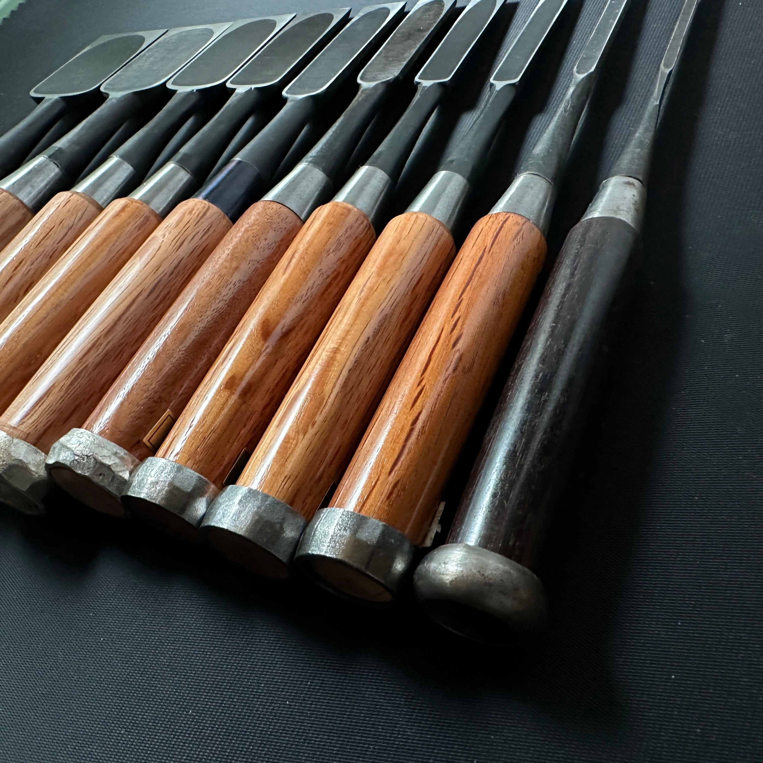 Kazuhiro Old stock Bench chisels set by Endou Kazuo 遠藤一雄作 かず弘 追入10本組鑿 Oiirenomi