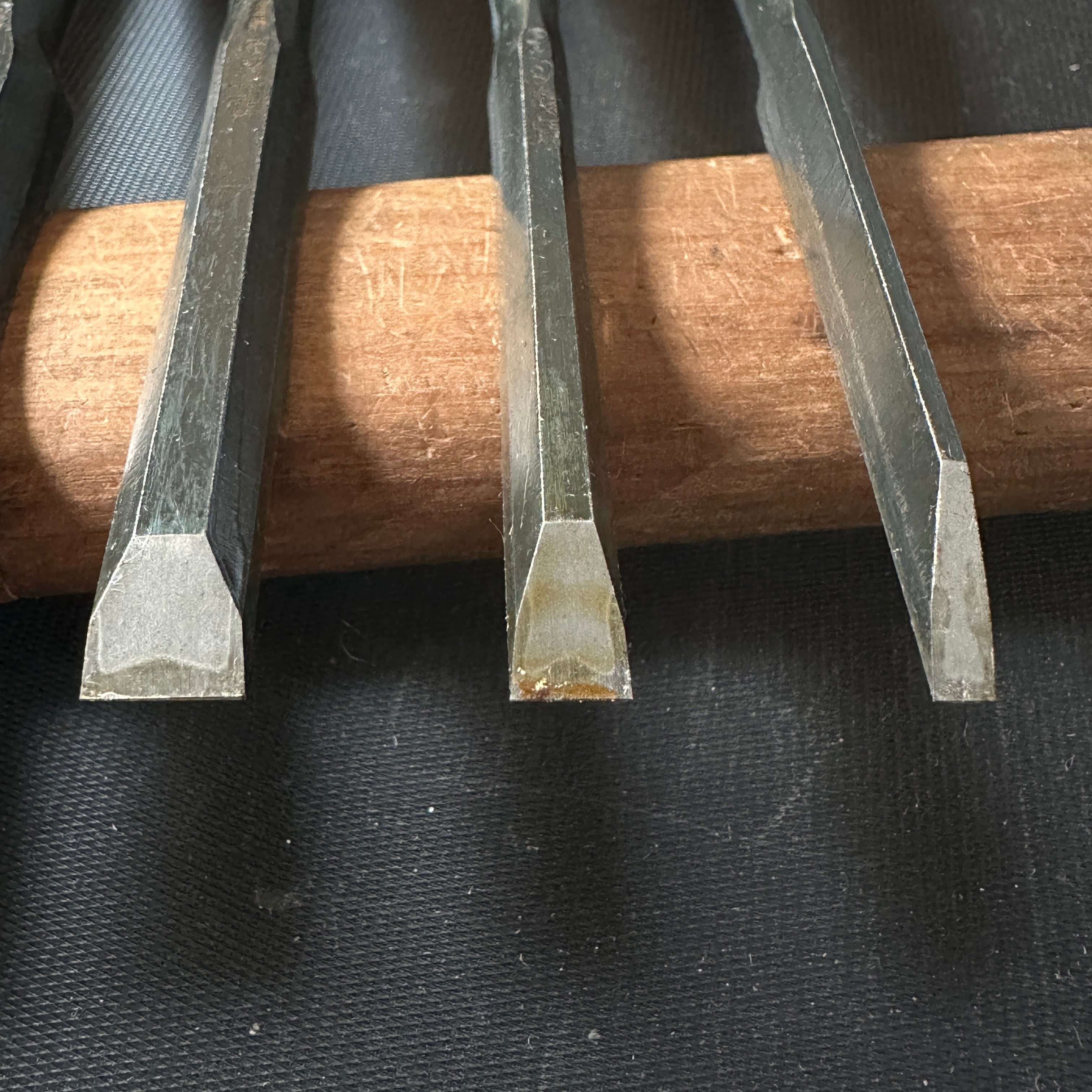 Old stock Yoshihiro Bench chisels set 掘出し物 義廣 追入組鑿 Oirenomi