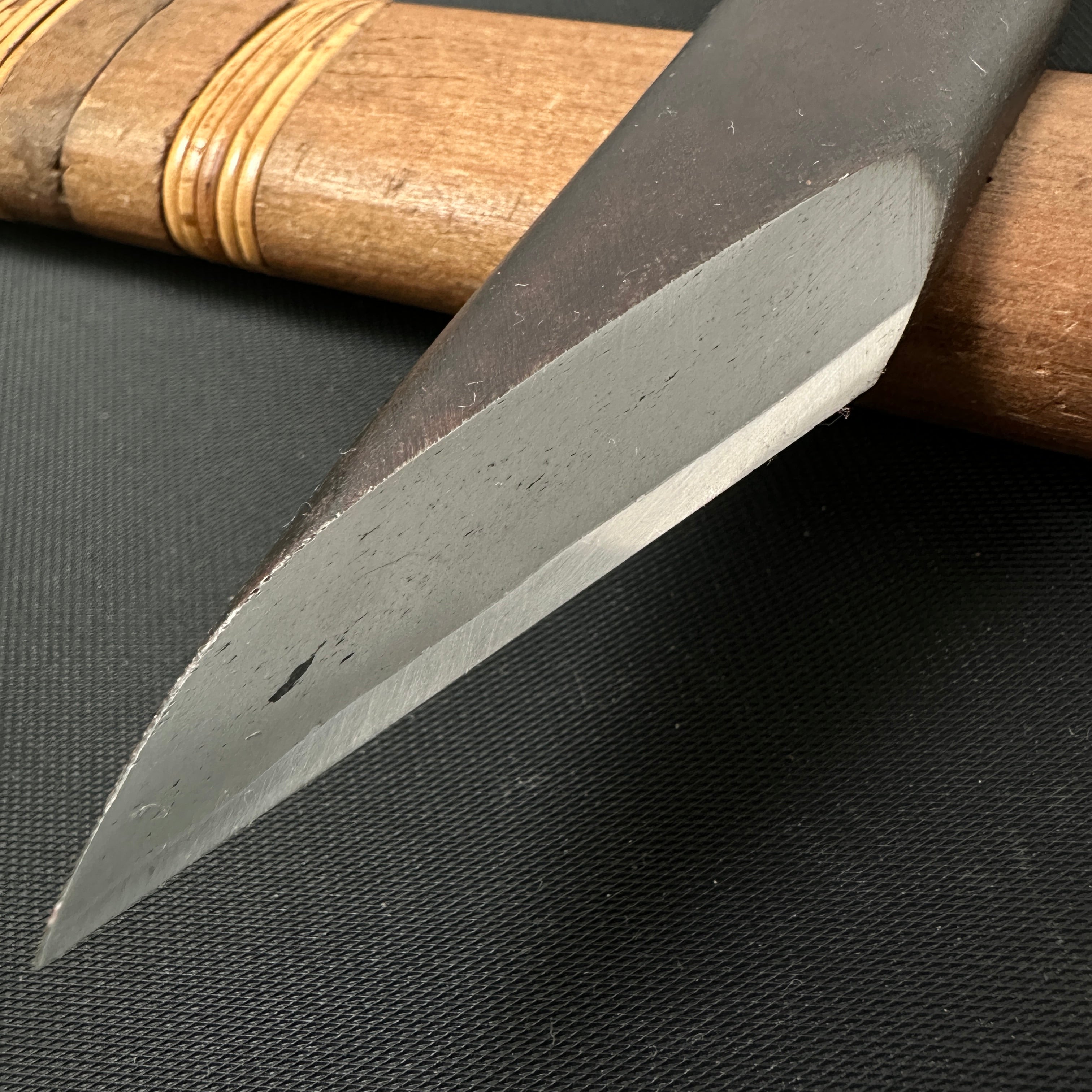 ”To promote the absolute learning of the Holy Spirit" Hirotsugu Left hand Kiridashi by Sozen Carving 為往聖継絶学 廣貢 素全作 切出し小刀 左 24mm