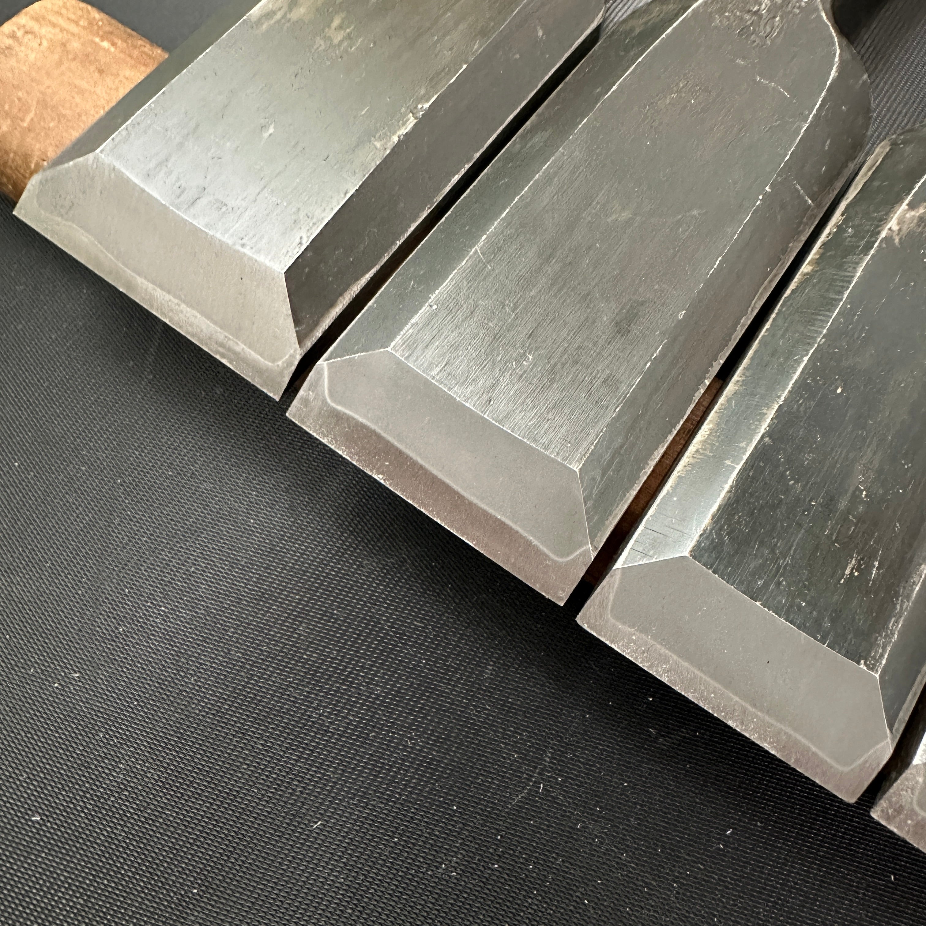 Old stock Kitsune Timber chisels set with white steel by Isono Nobuo 磯野信夫作 狐 叩鑿 6本組