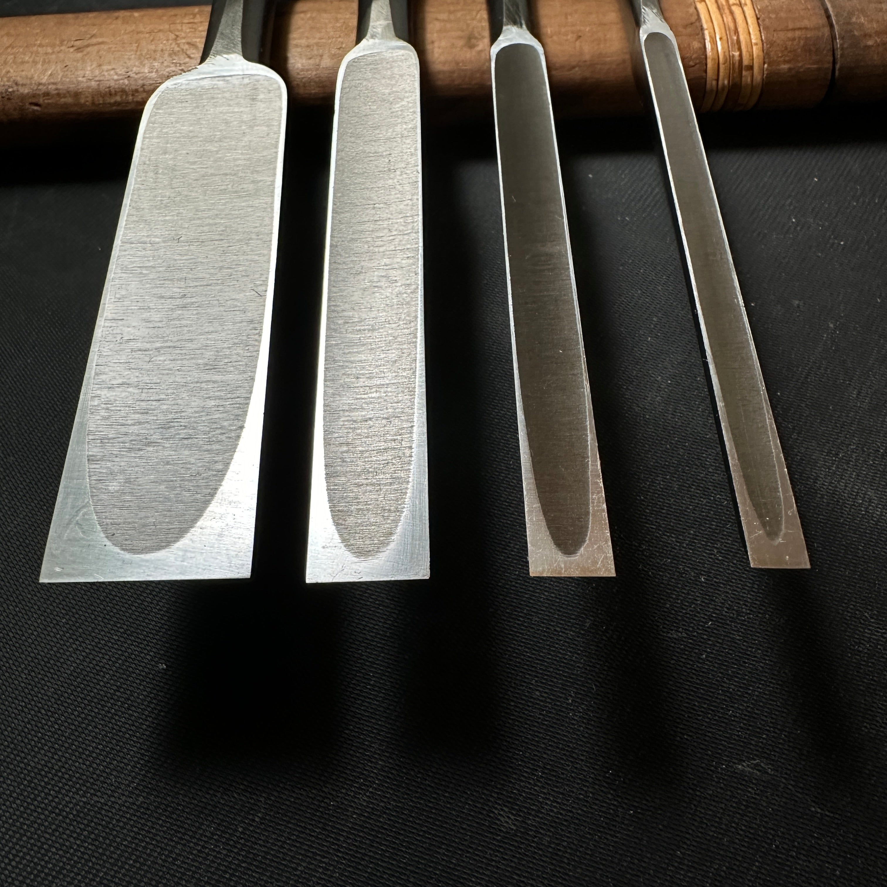Old stock Tasai Dovetail Paring chisels (Usunomi) with blue steel 掘出し物 田斎作 鎬薄鑿