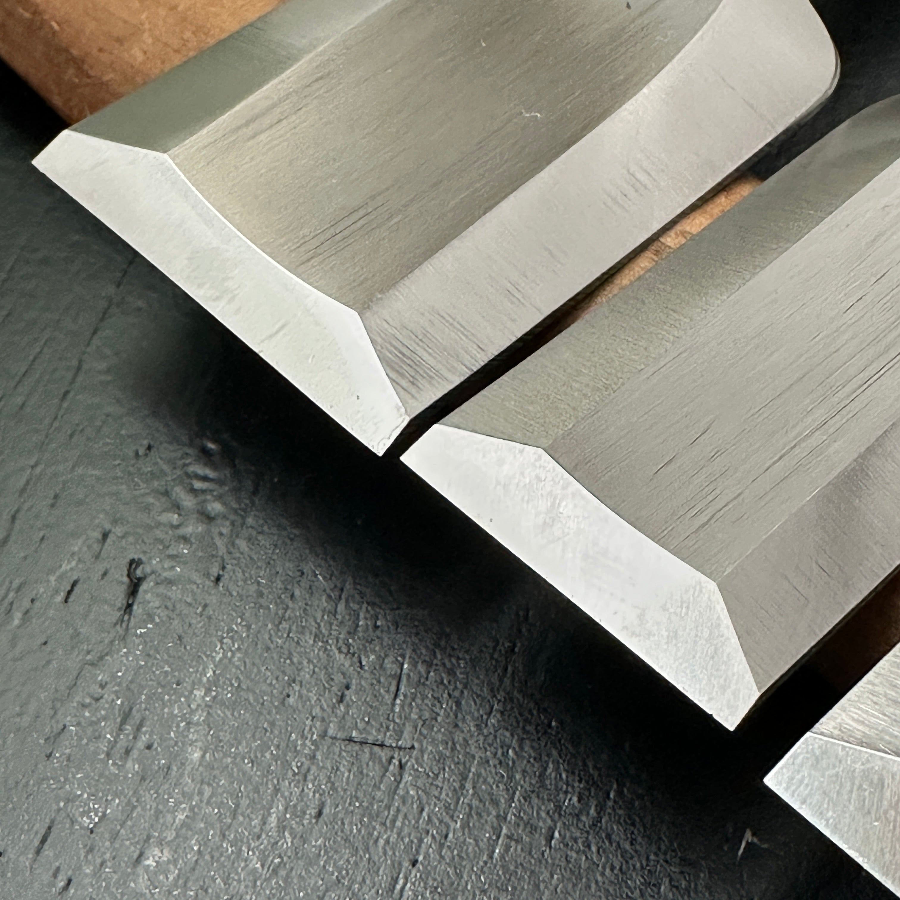 助丸ハイス 追入組鑿 Oirenomi 5本組 桐箱付 Sukemaru High-Speed Steel Bench chisels 5pc set