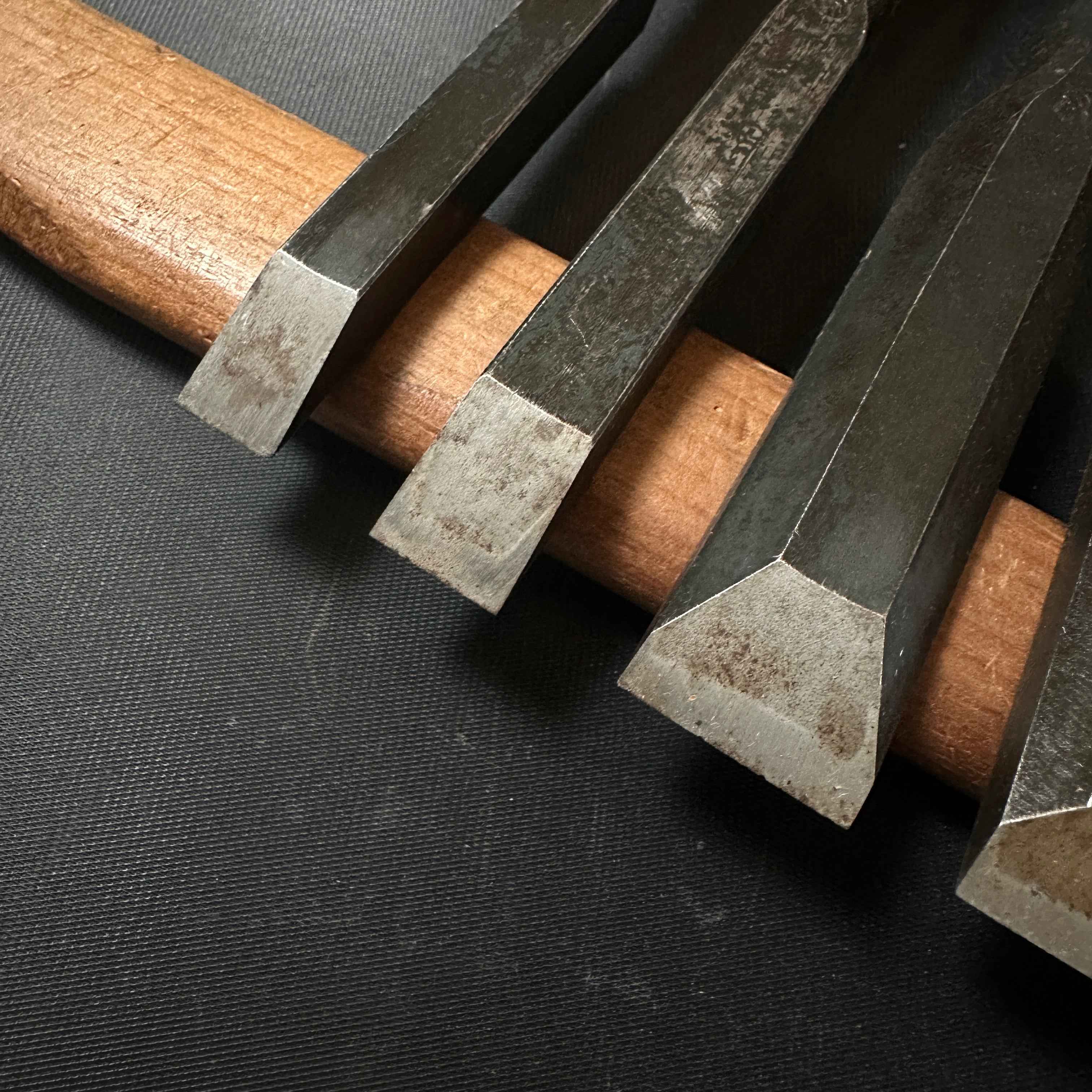 Old stock Hidari Hisasaku 2rd Timber chisels by Ikegami Takanobu 池上喬庸作 二代目左久作 叩き鑿 Tatakinomi