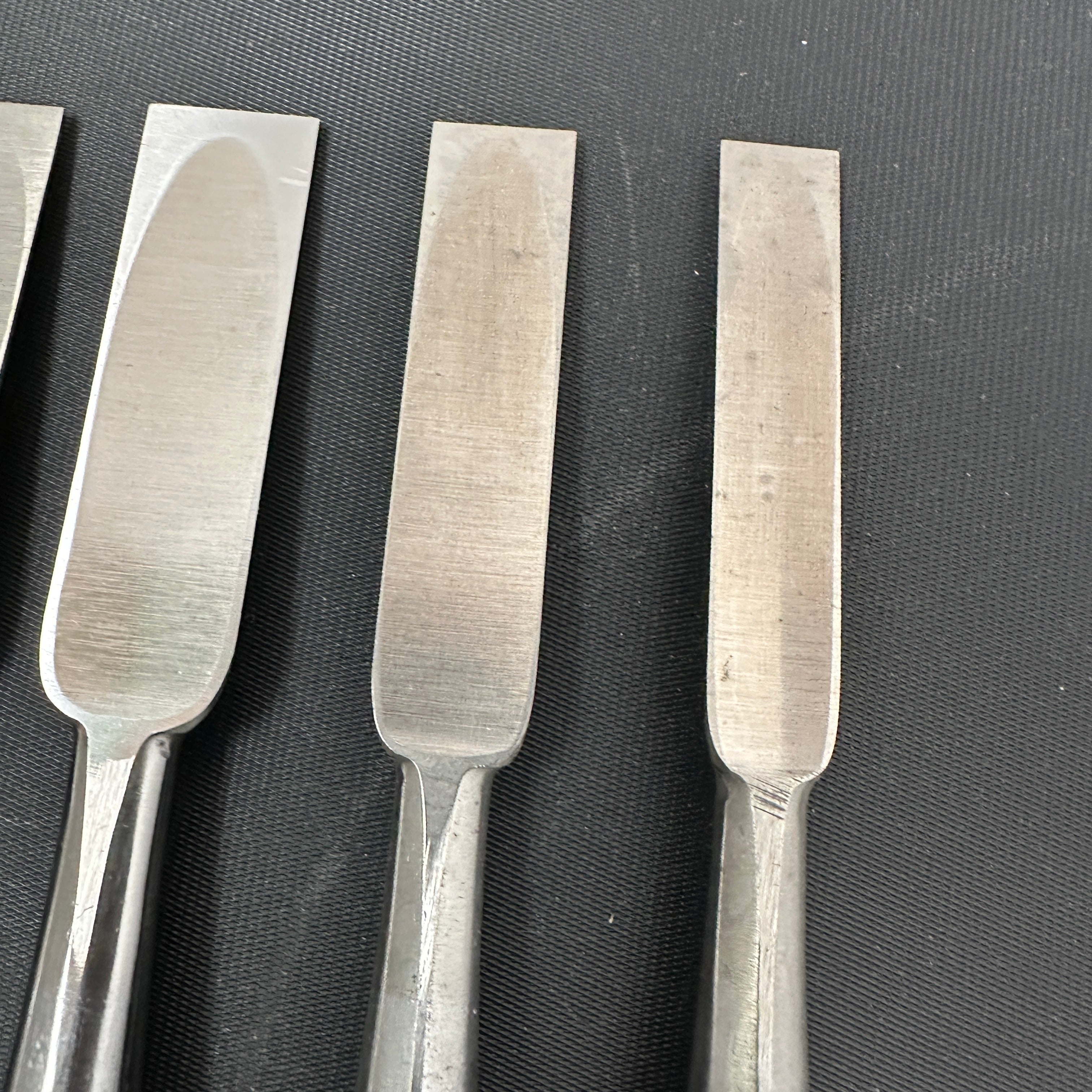 Old Stock Mixed Set For Beginner High Speed Steel Bench Chisels Set 掘出し物 助丸作 バラ鑿合わせ 初心者におすすめ 追入鑿5本組