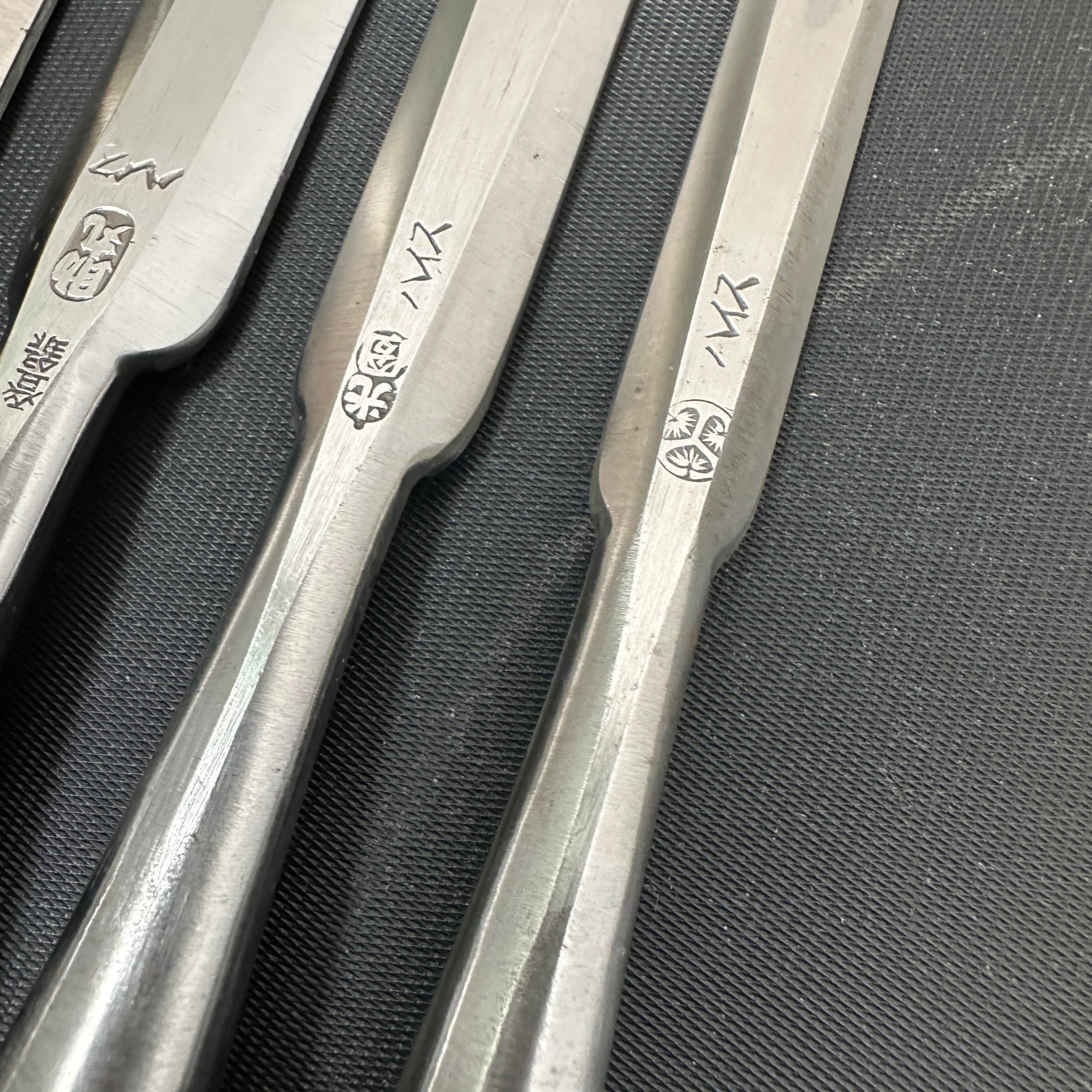 Old Stock Mixed Set For Beginner High Speed Steel Bench Chisels Set 掘出し物 助丸作 バラ鑿合わせ 初心者におすすめ 追入鑿5本組
