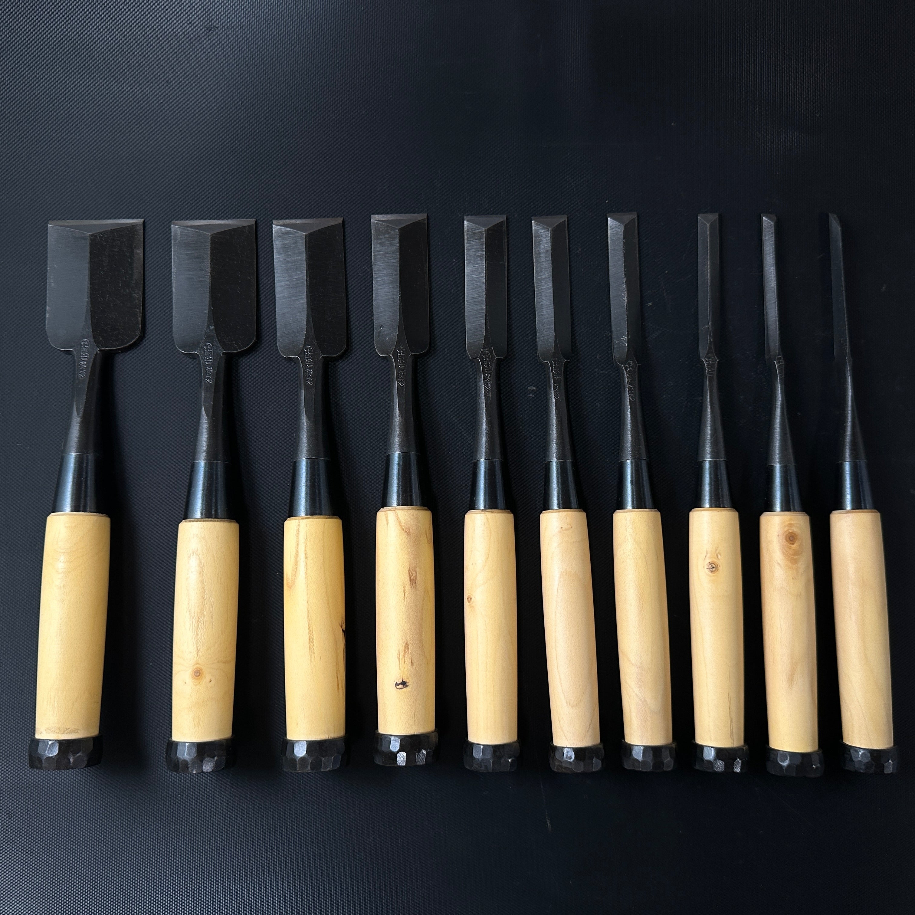 Fujihiro Dovetail chisels set by Chuutarou Imai Gumi Handle 今井忠太郎作 二治弘 鎬追入組鑿 グミ柄 桐箱付 Shinoginomi