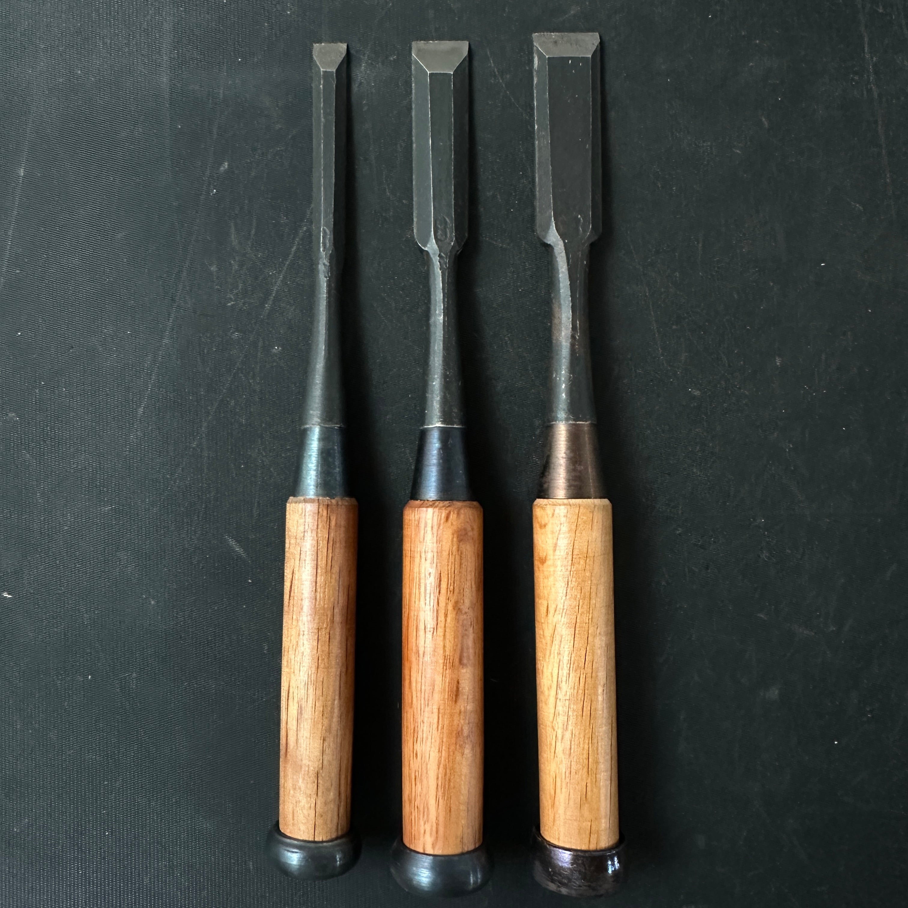 Old stock Hidari-Munekatsu Bench chisels by Suzuki Shousuke 掘出し物 左宗勝 鈴木章助作 追入鑿 Orenomi