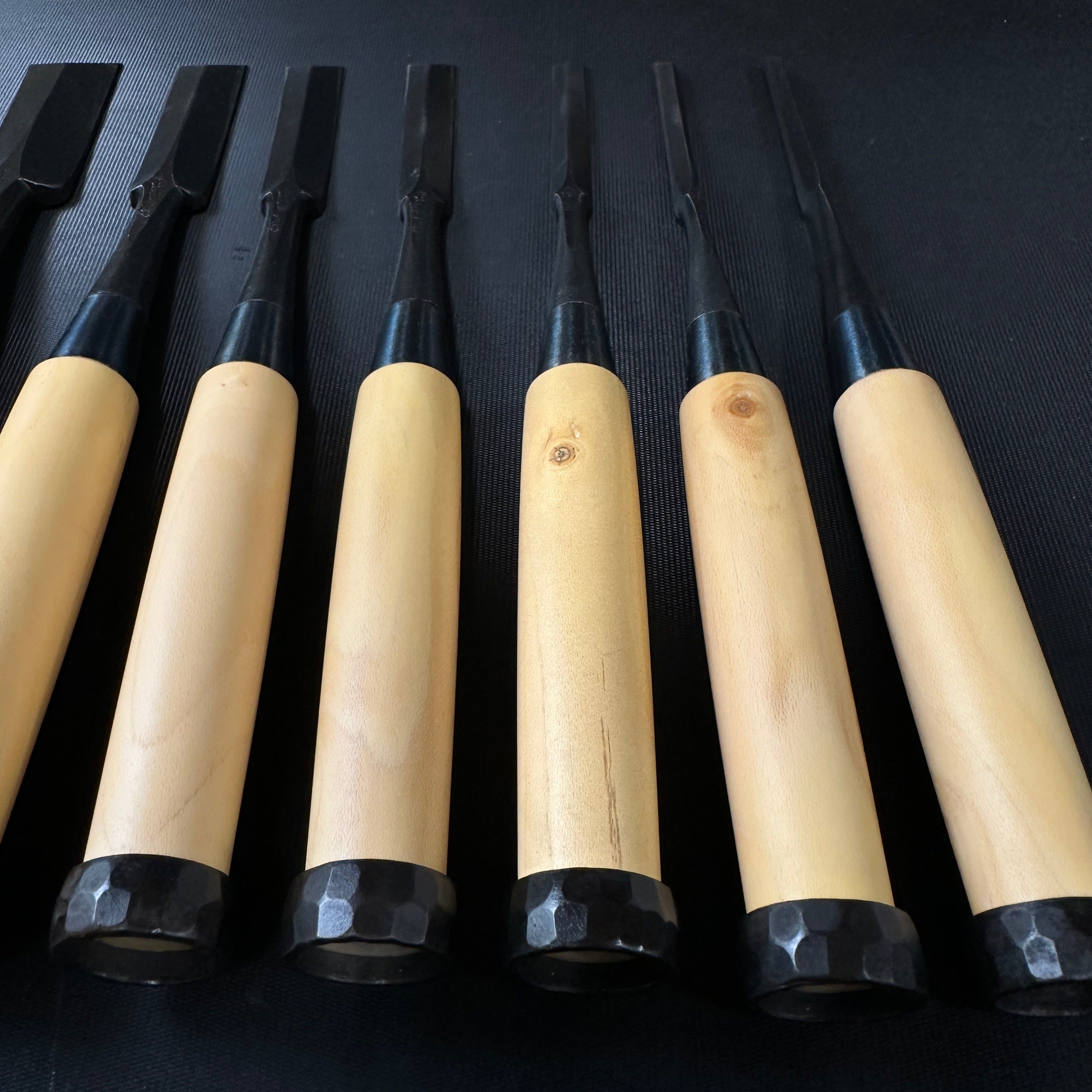 Fujihiro Dovetail chisels set by Chuutarou Imai Gumi Handle 今井忠太郎作 二治弘 鎬追入組鑿 グミ柄 桐箱付 Shinoginomi