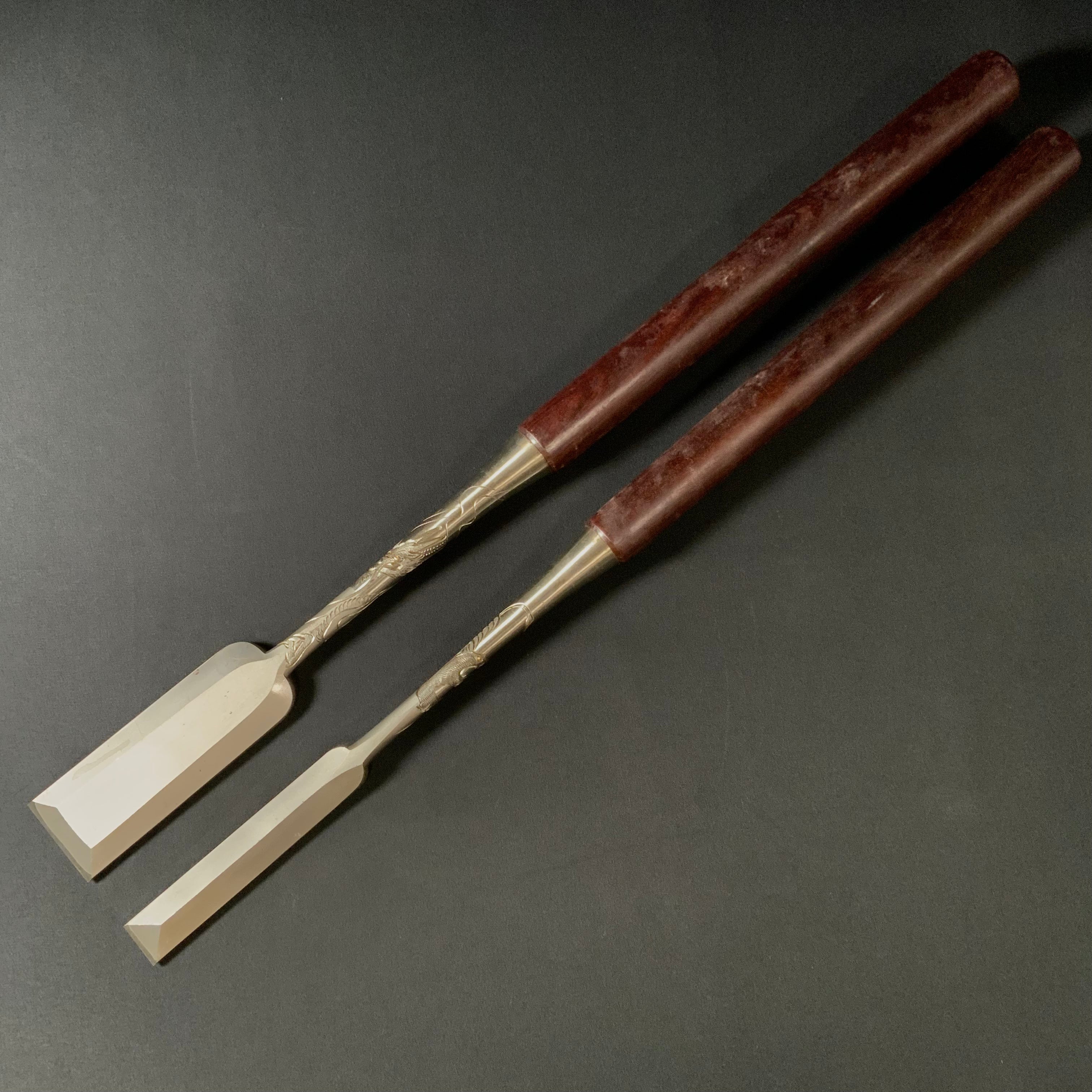 Old stock Slick Chisels set with Dragon and Tiger Carving 掘出し物 龍虎彫 本突き組鑿 48,24mm Ootsuki-nomi, Hontsuki-Nomi