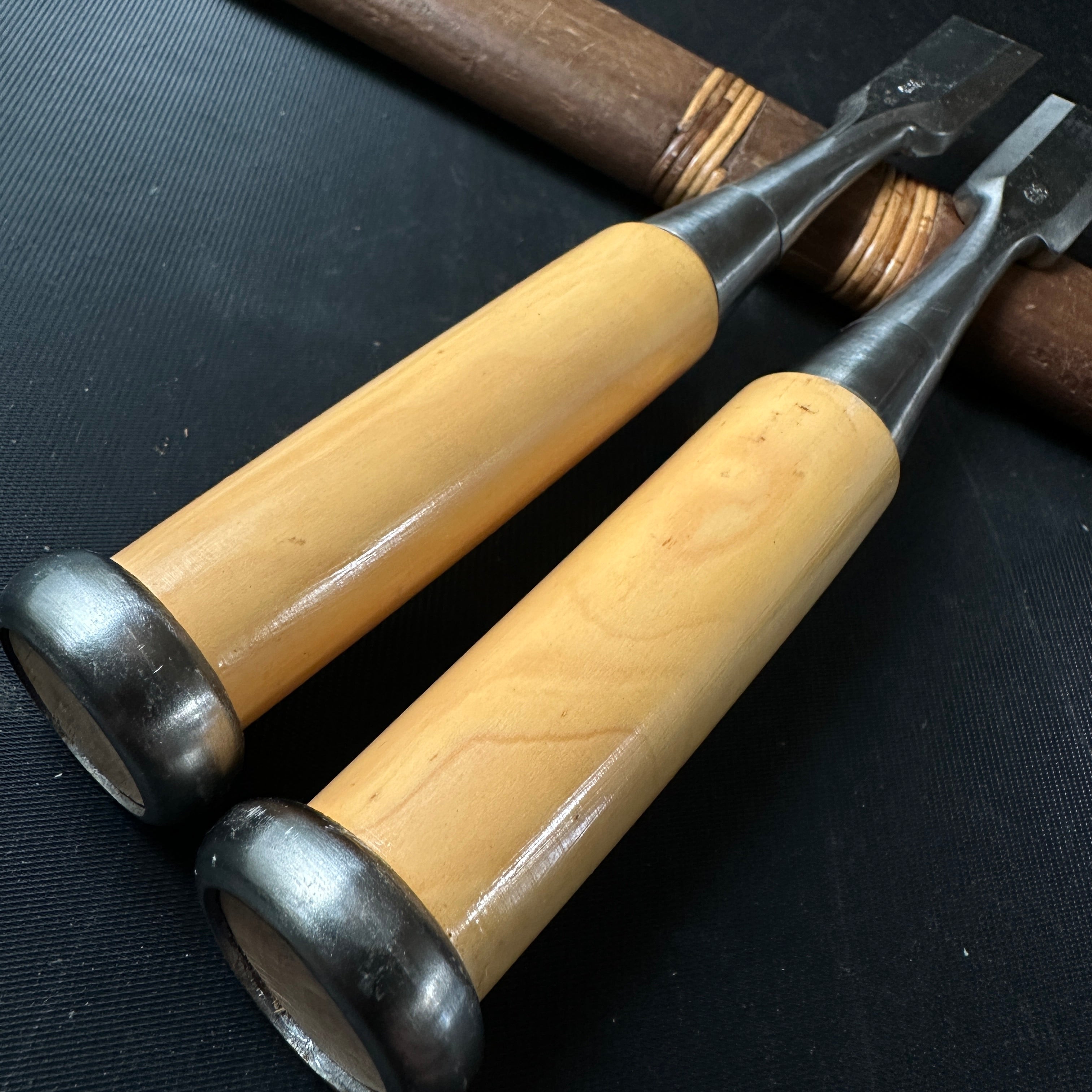 Old stock Sukehiro Bench Oblique chisels Set gumi Handle _____ 助弘 イスカ追入鑿 2本セット 21mm グミ柄