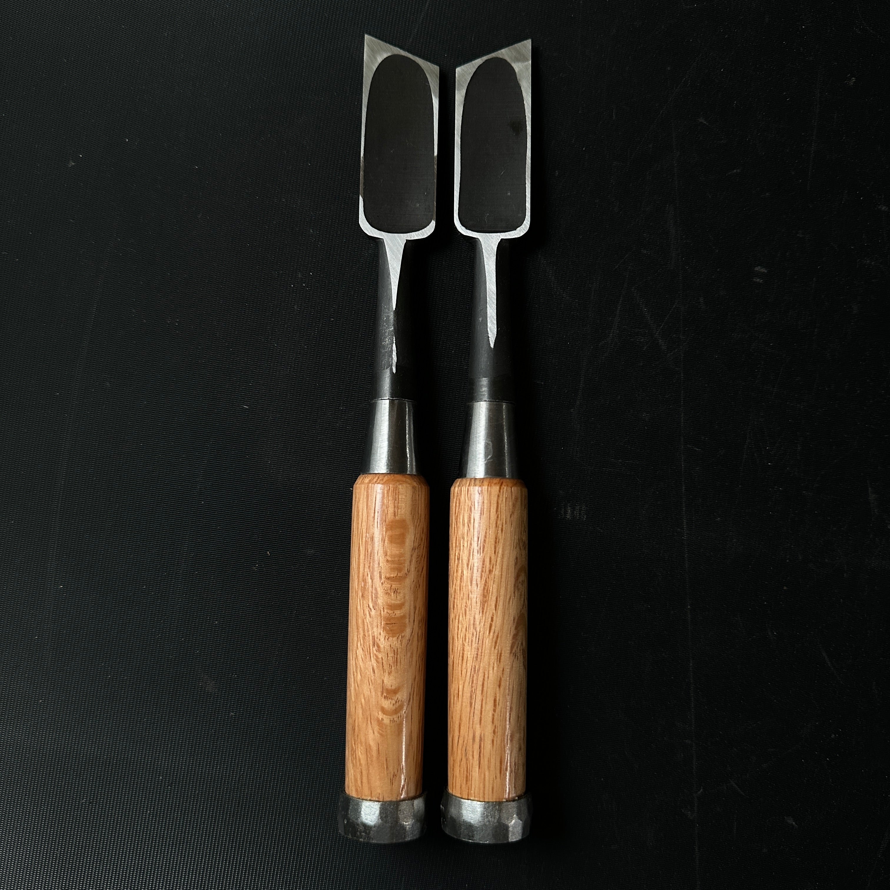 Old stock Kazuhiro Bench Oblique chisels Set _____ かず弘 イスカ追入鑿 2本セット 21mm