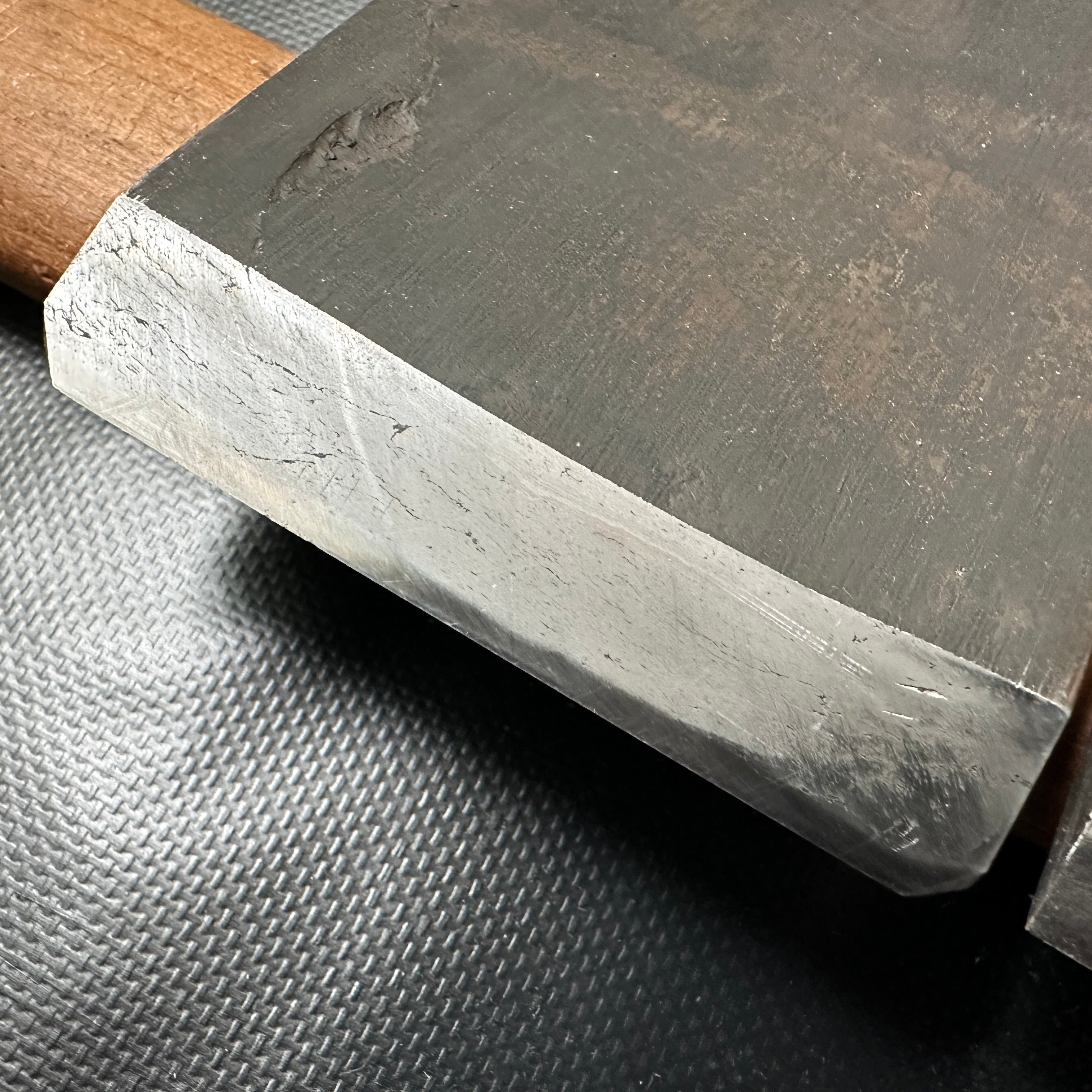 Old stock Chiyoduru Unju Smoothing Plane blade (Kanna) by Tanaka shougo 掘出し物 千代鶴運寿 田中昭吾作 仕上げ鉋刃 70mm