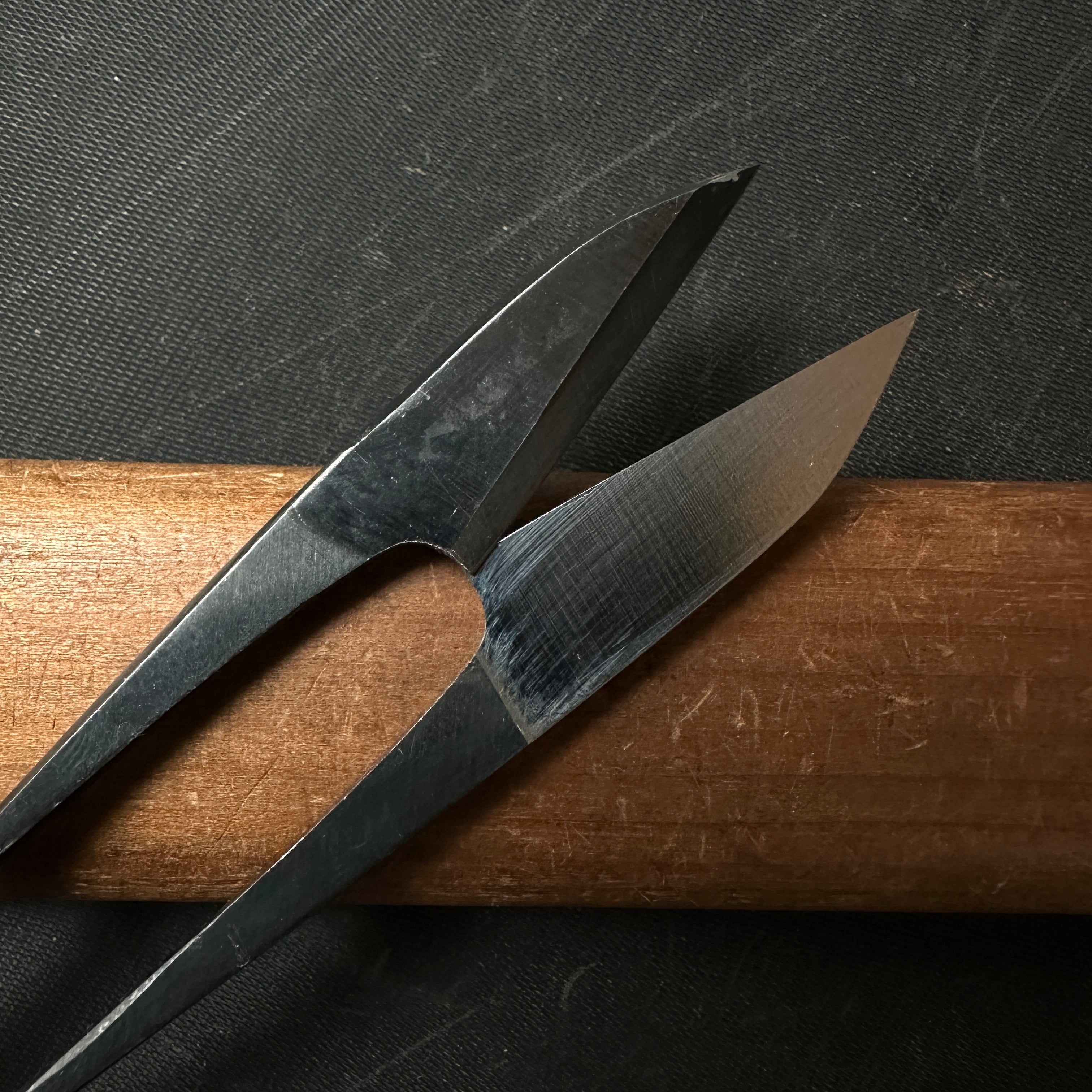 Old stock Toshihisa Nigiri basami Hand made Traditional Japanese scissors 掘出し物 利久 握り鋏 軸広 手作り