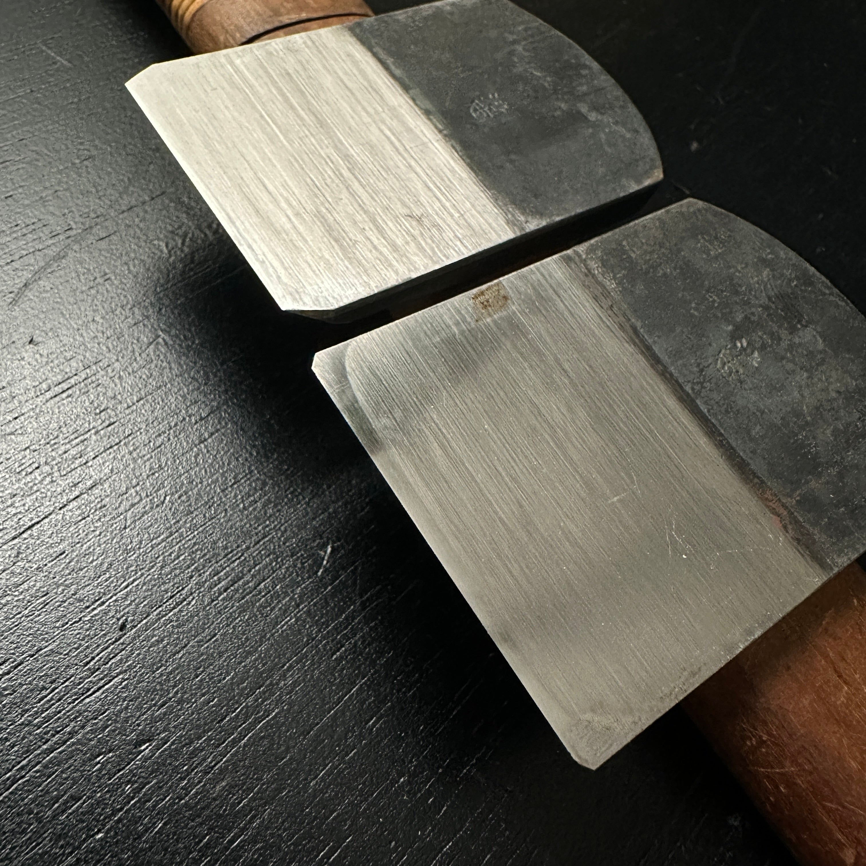 Old stock Kiyotada Wholesaler stamp Standing Plane 110° / 清忠(問屋銘・水平屋) 台直鉋 110° 段付