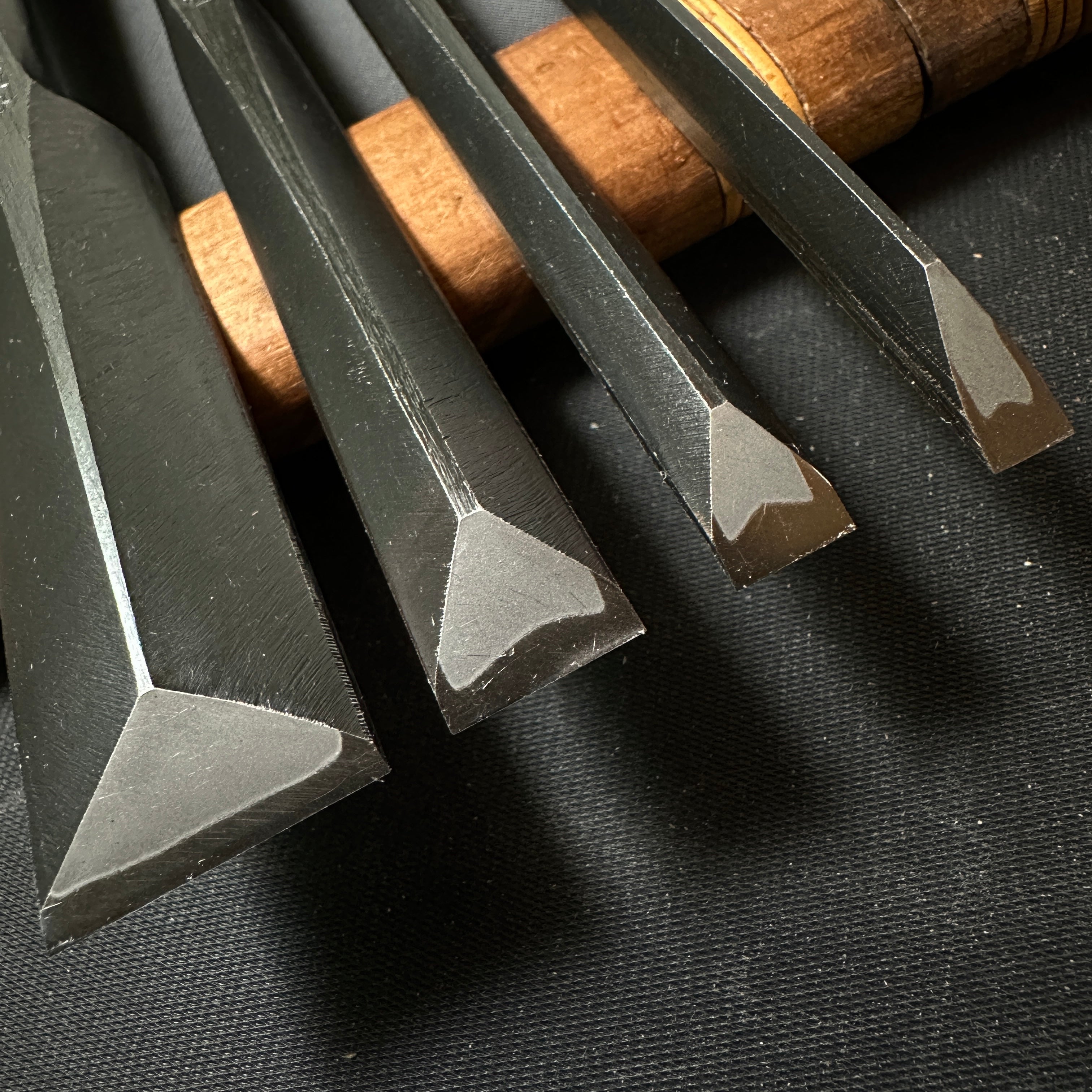 Old stock Tasai Dovetail Paring chisels (Usunomi) with blue steel 掘出し物 田斎作 鎬薄鑿