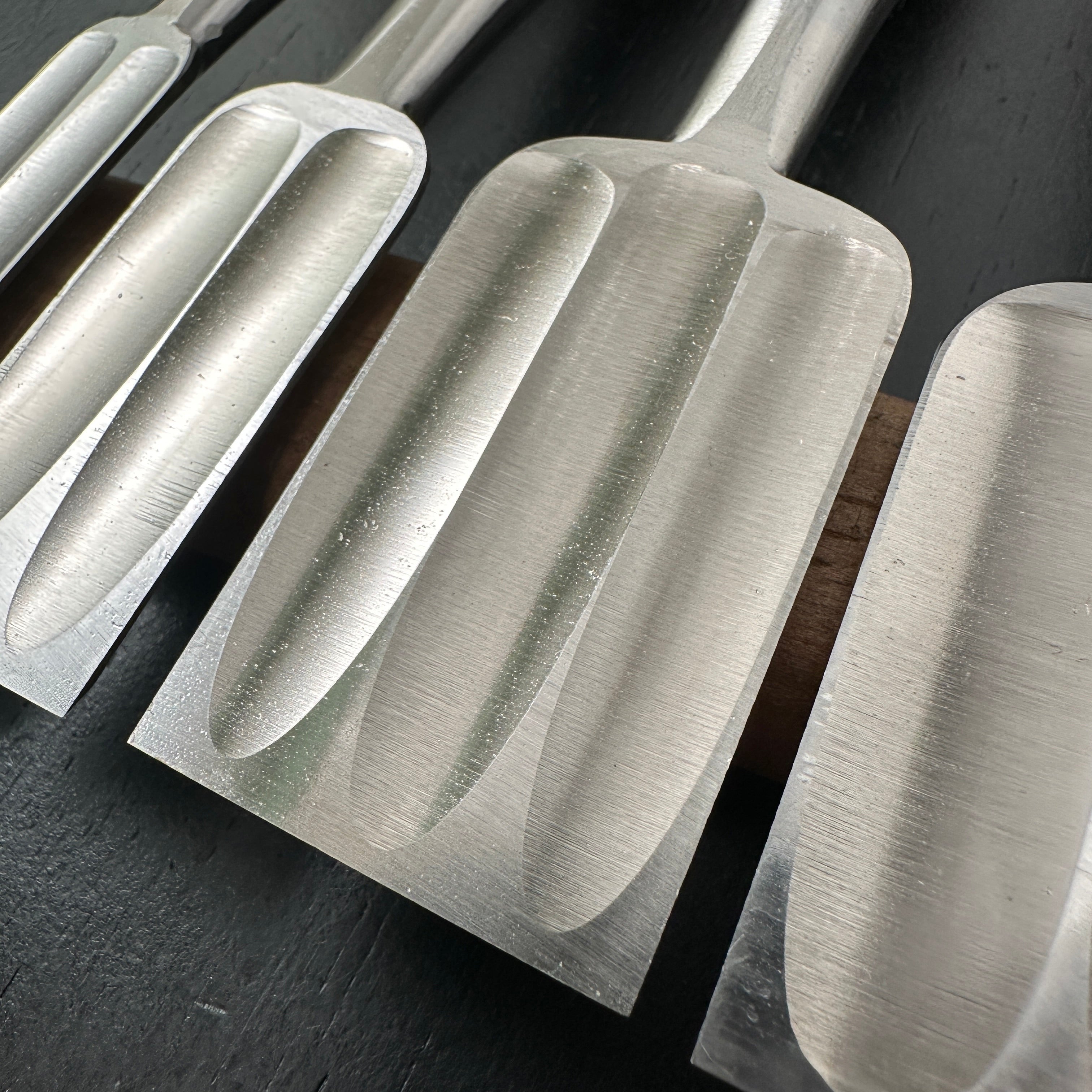 Sukemaru High-Speed Steel Bench chisels Triple Ura(Oirenomi) 助丸ハイス 三ツ裏追入鑿 Oirenomi