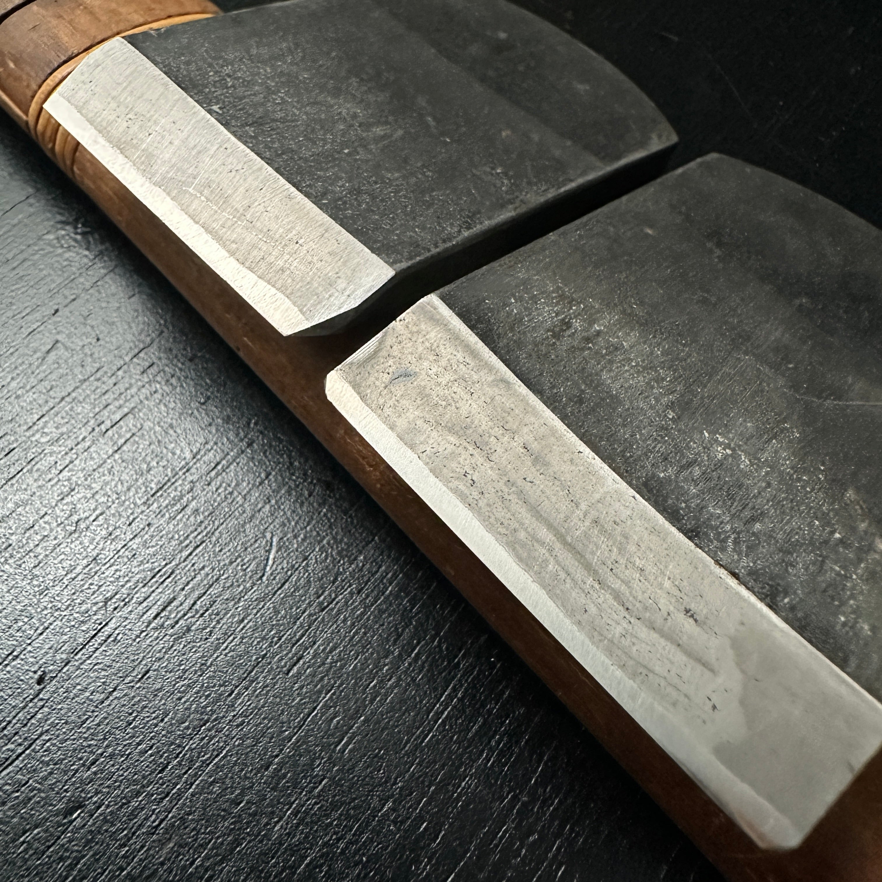 Old stock Kiyotada Wholesaler stamp Standing Plane 110° / 清忠(問屋銘・水平屋) 台直鉋 110° 段付