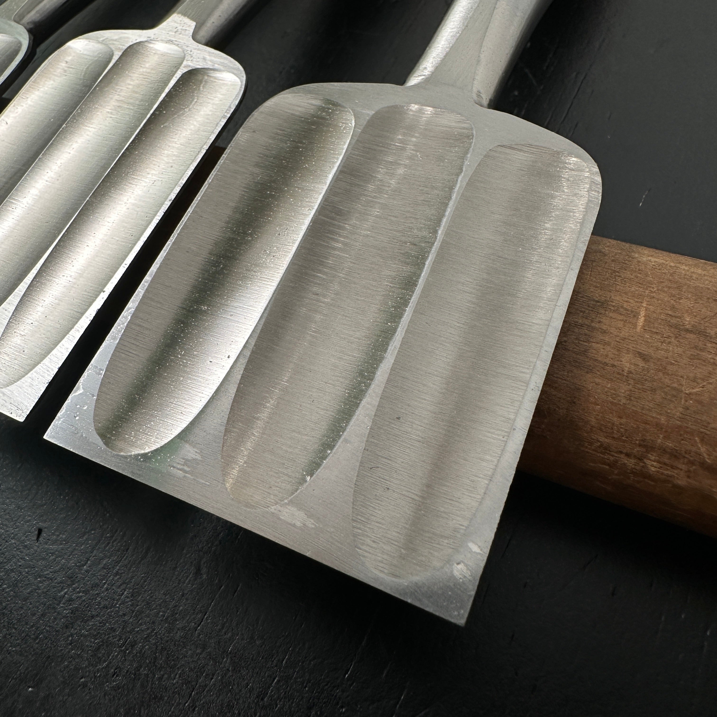 Sukemaru High-Speed Steel Bench chisels Triple Ura(Oirenomi) 助丸ハイス 三ツ裏追入鑿 Oirenomi