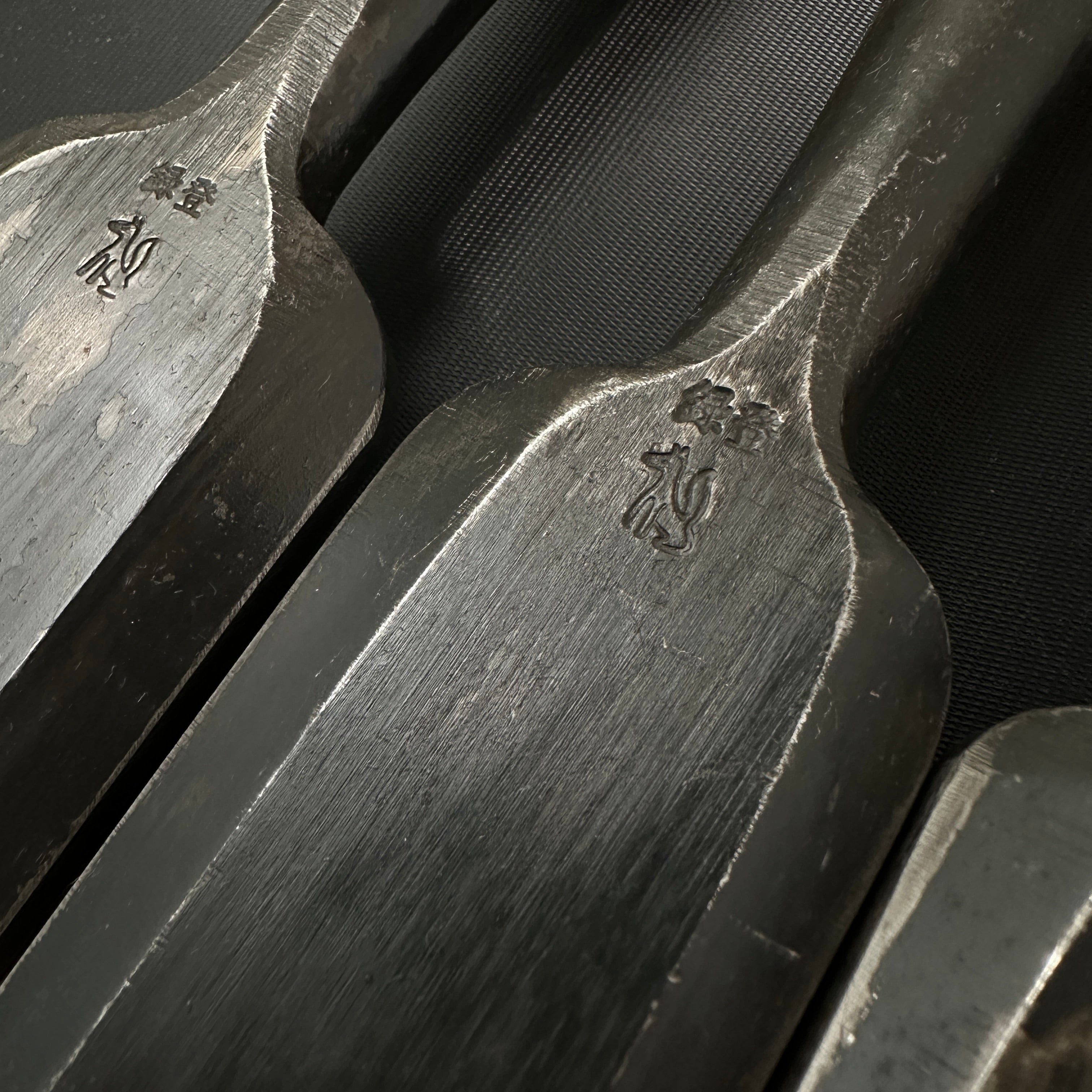 Old stock Kitsune Timber chisels set with white steel by Isono Nobuo 磯野信夫作 狐 叩鑿 6本組