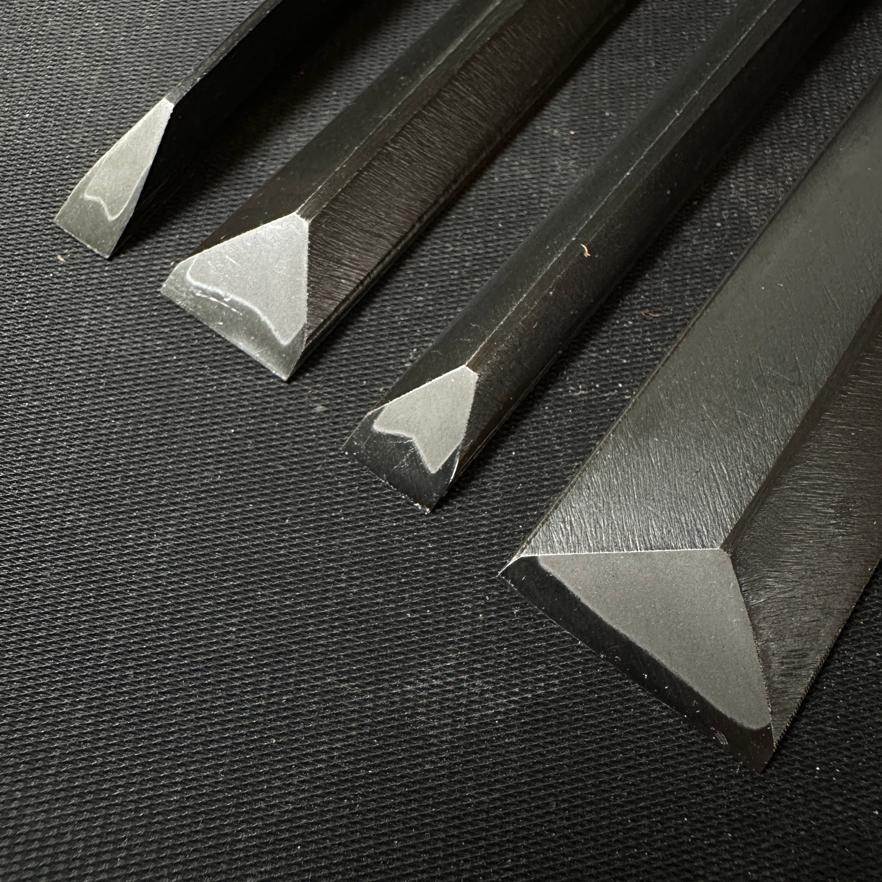 Old stock Tasai Dovetail Paring chisels (Usunomi) with blue steel 掘出し物 田斎作 鎬薄鑿