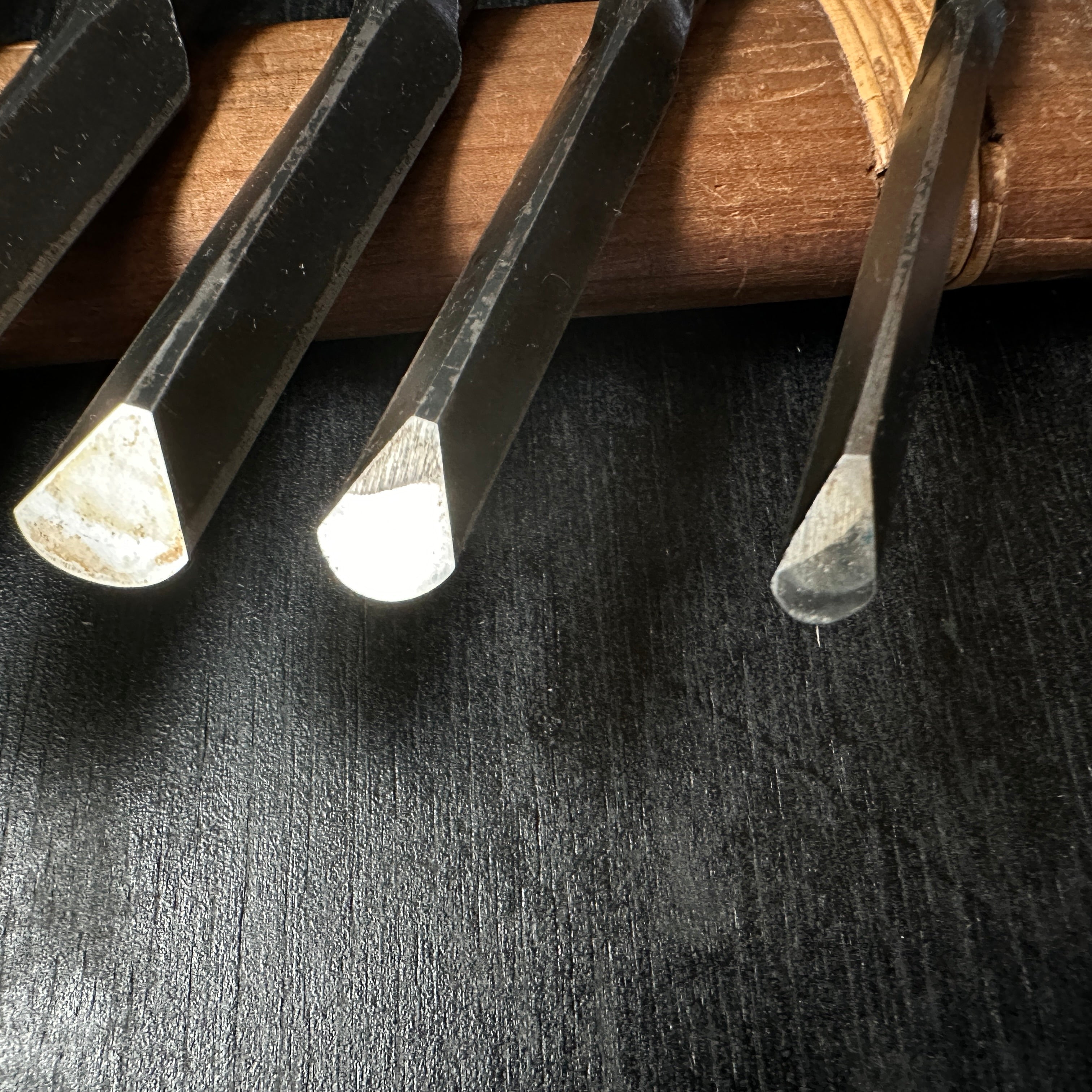 Lightly used Hidari Ichihiro Second Generation Maru shorter Timber chisels set by Yamazaki Shouzou 山崎正三作 左市弘 丸半叩き組鑿 使用品 Used Tatakinomi