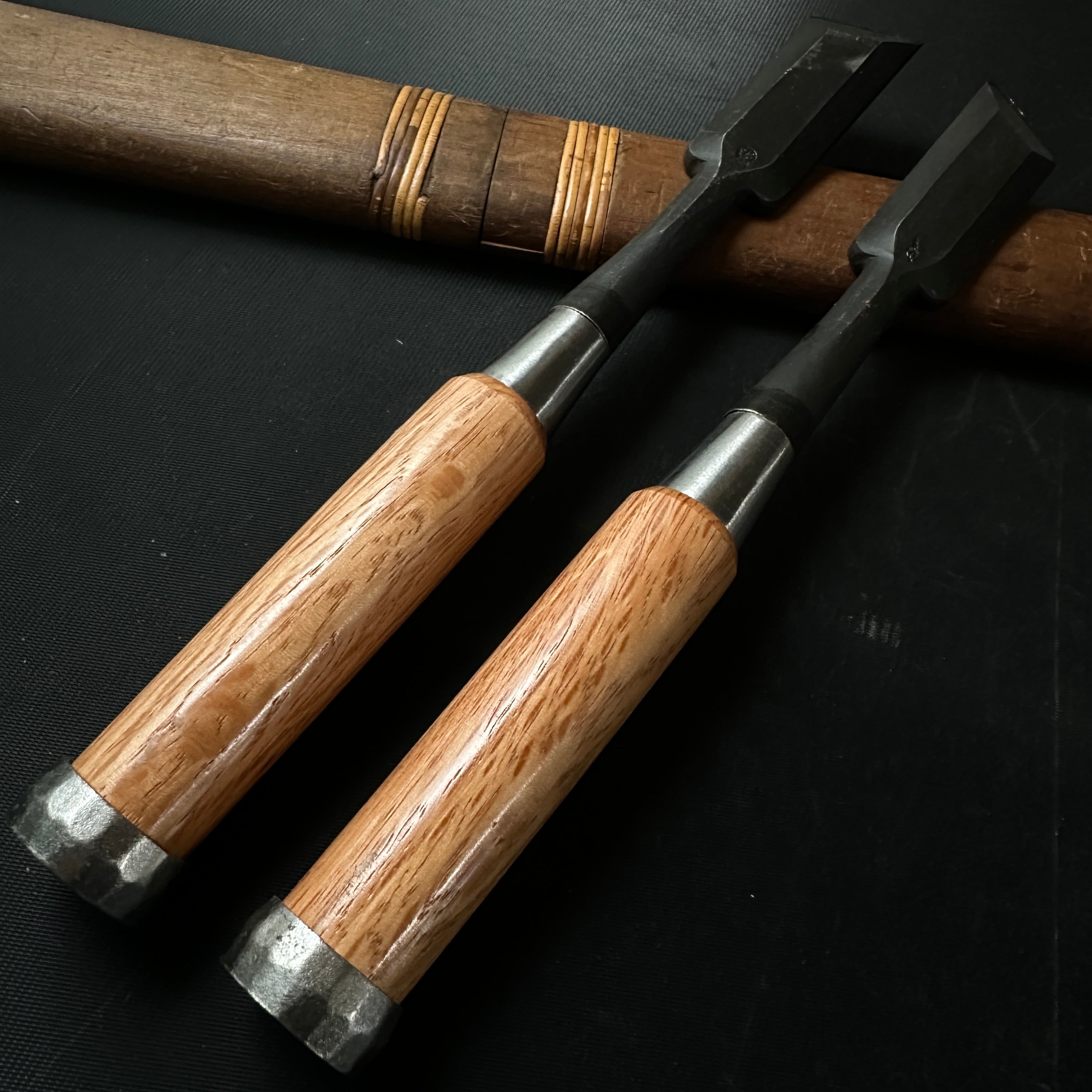 Old stock Kazuhiro Bench Oblique chisels Set _____ かず弘 イスカ追入鑿 2本セット 21mm
