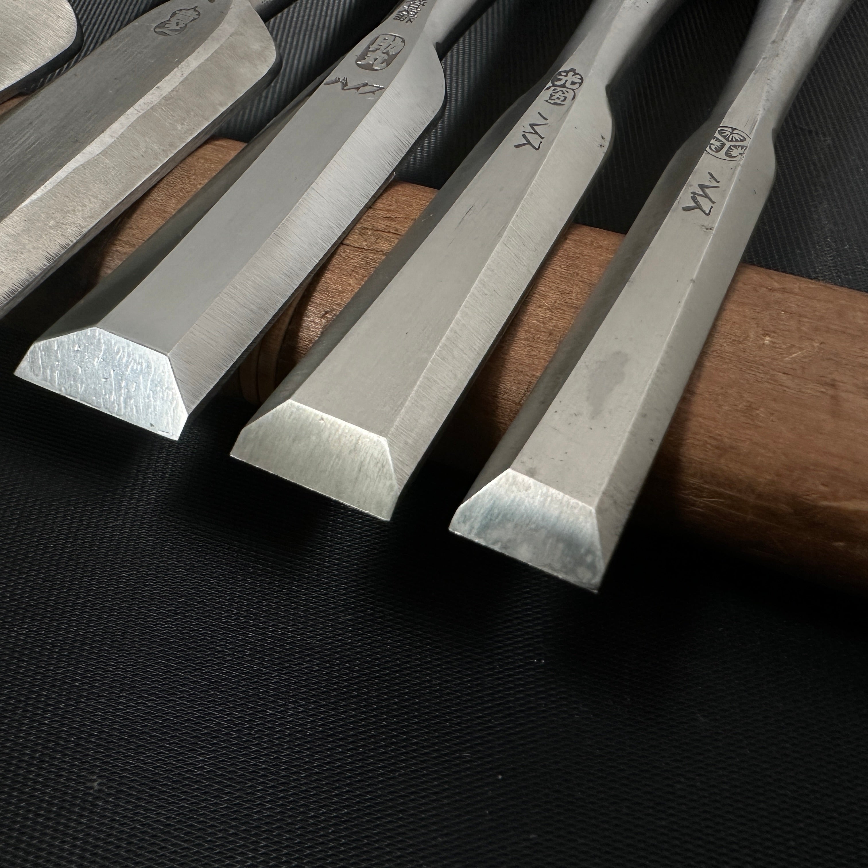 Old Stock Mixed Set For Beginner High Speed Steel Bench Chisels Set 掘出し物 助丸作 バラ鑿合わせ 初心者におすすめ 追入鑿5本組