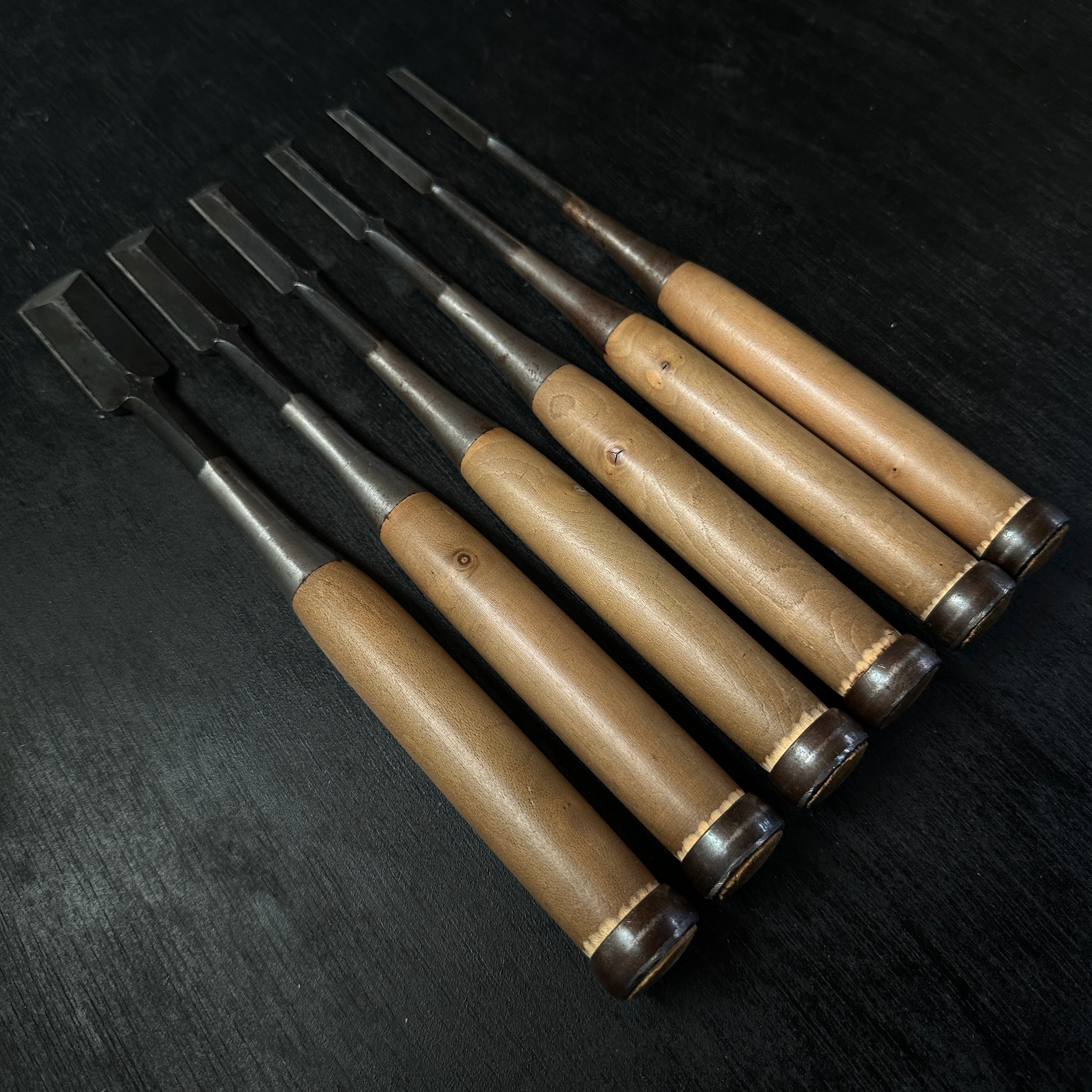 Lightly used Hidari Ichihiro Second Generation Maru shorter Timber chisels set by Yamazaki Shouzou 山崎正三作 左市弘 丸半叩き組鑿 使用品 Used Tatakinomi